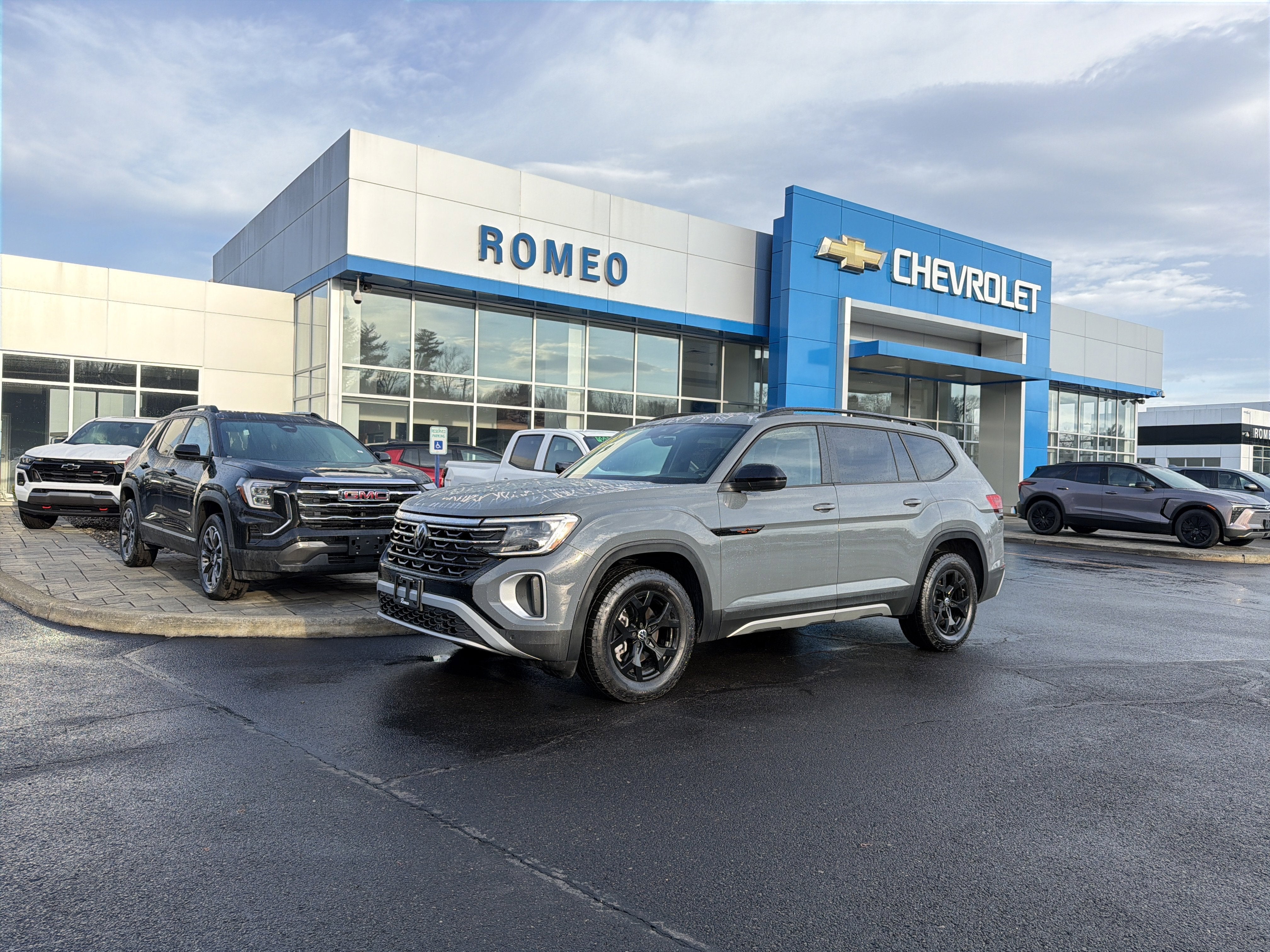 2024 Volkswagen Atlas 2.0T Peak Edition SE w/Technology