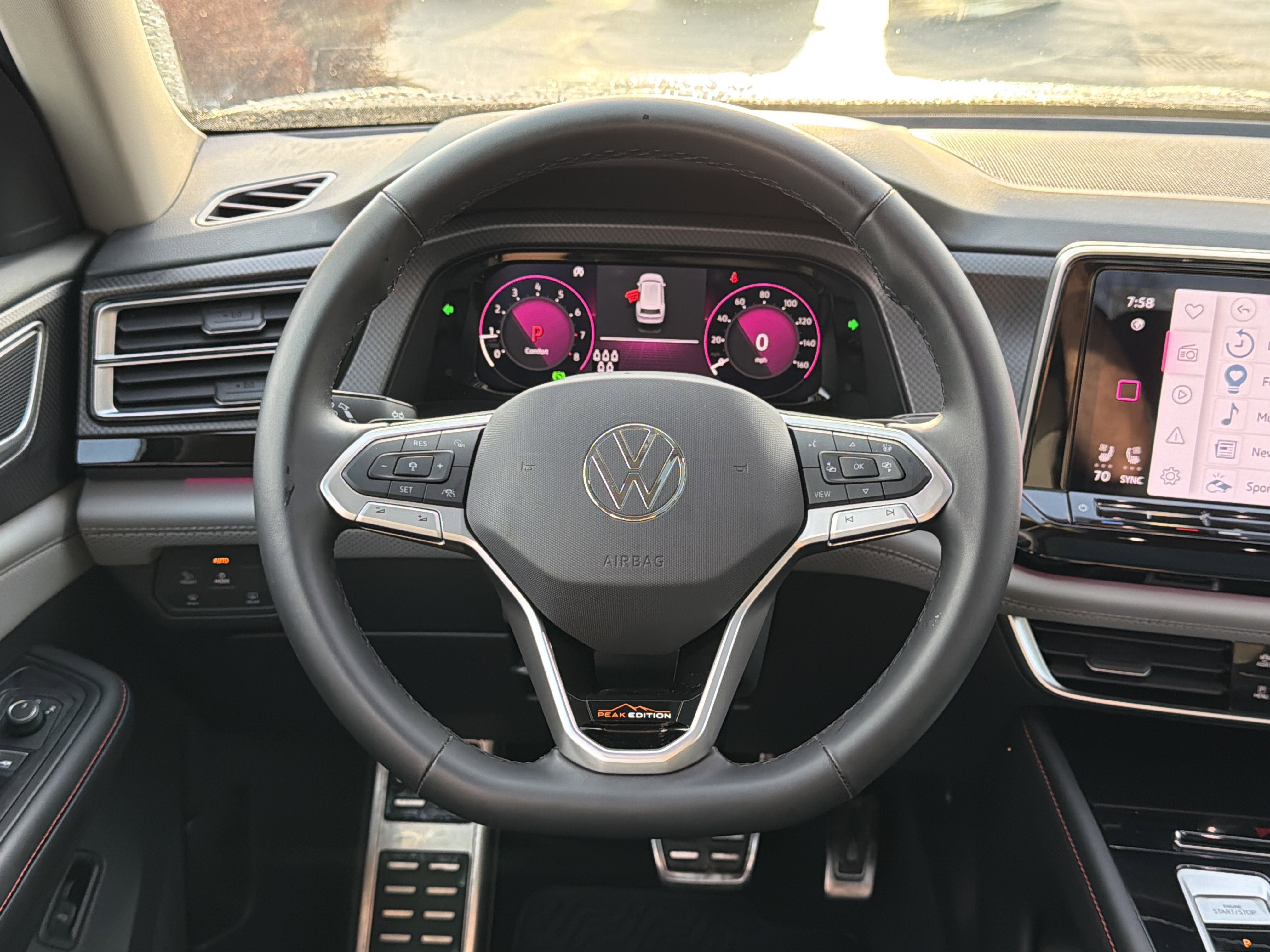 2024 Volkswagen Atlas 2.0T Peak Edition SE w/Technology