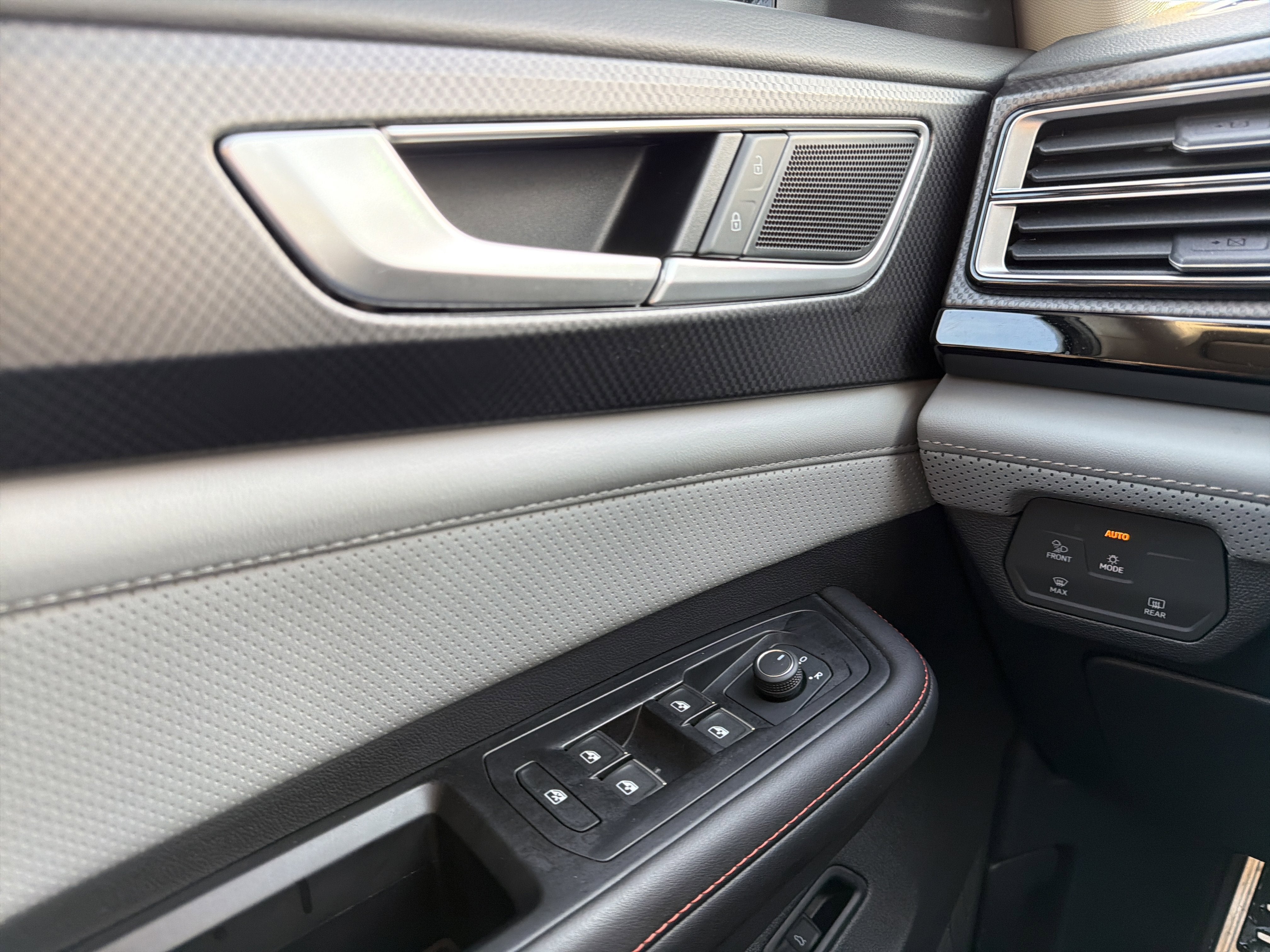 2024 Volkswagen Atlas 2.0T Peak Edition SE w/Technology