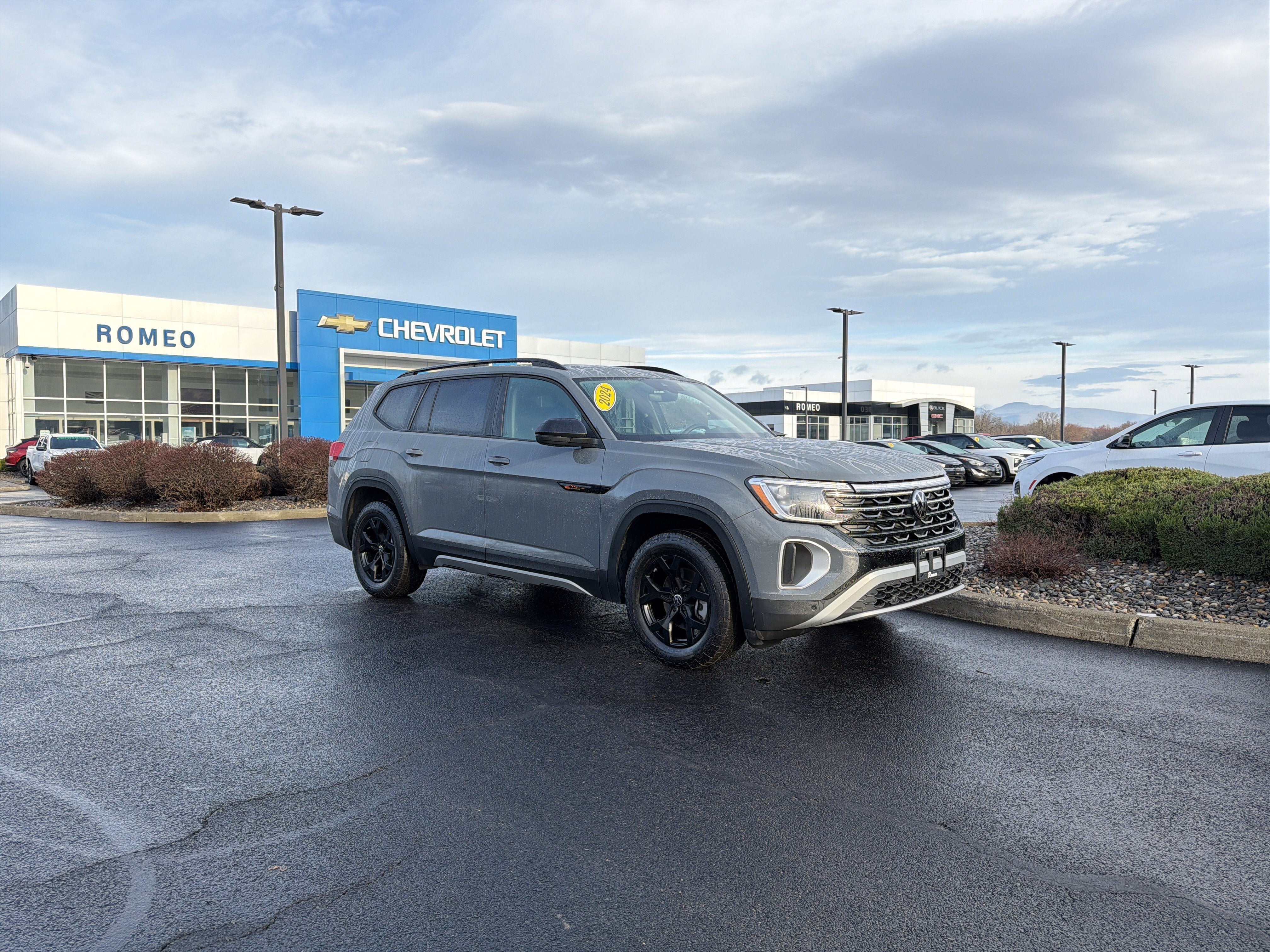 2024 Volkswagen Atlas 2.0T Peak Edition SE w/Technology