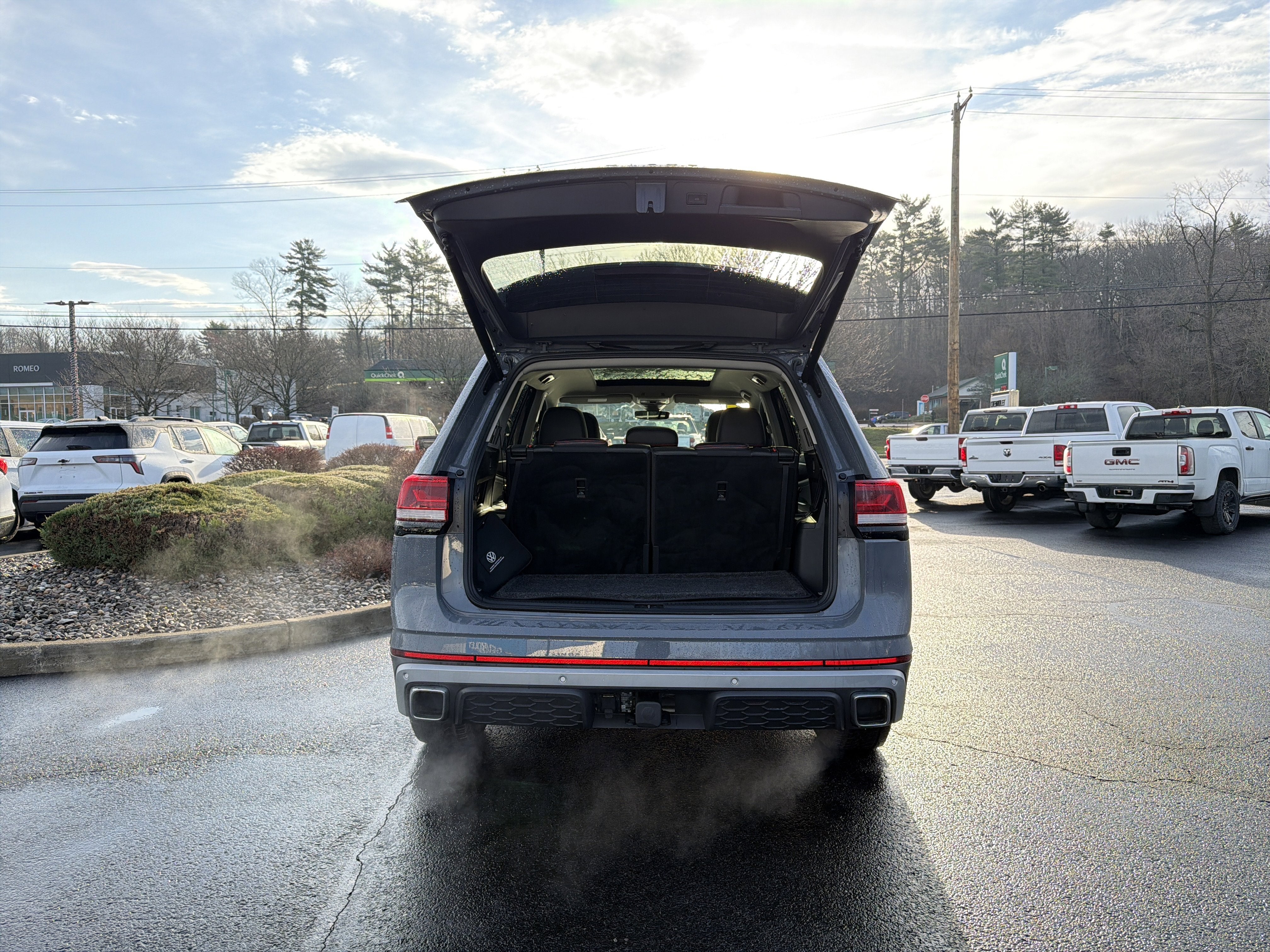 2024 Volkswagen Atlas 2.0T Peak Edition SE w/Technology