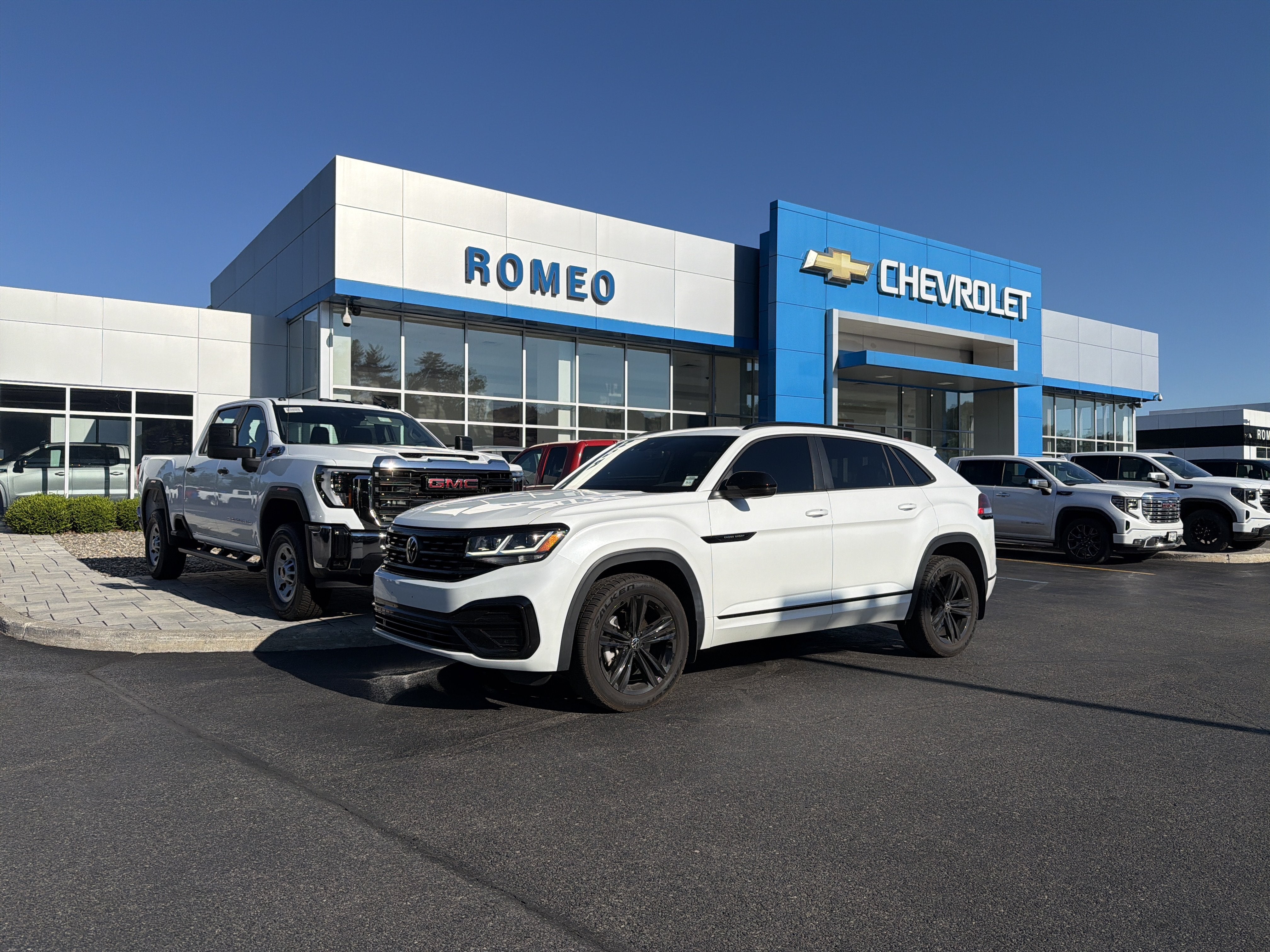 2023 Volkswagen Atlas Cross Sport 2.0T SEL R-Line Black