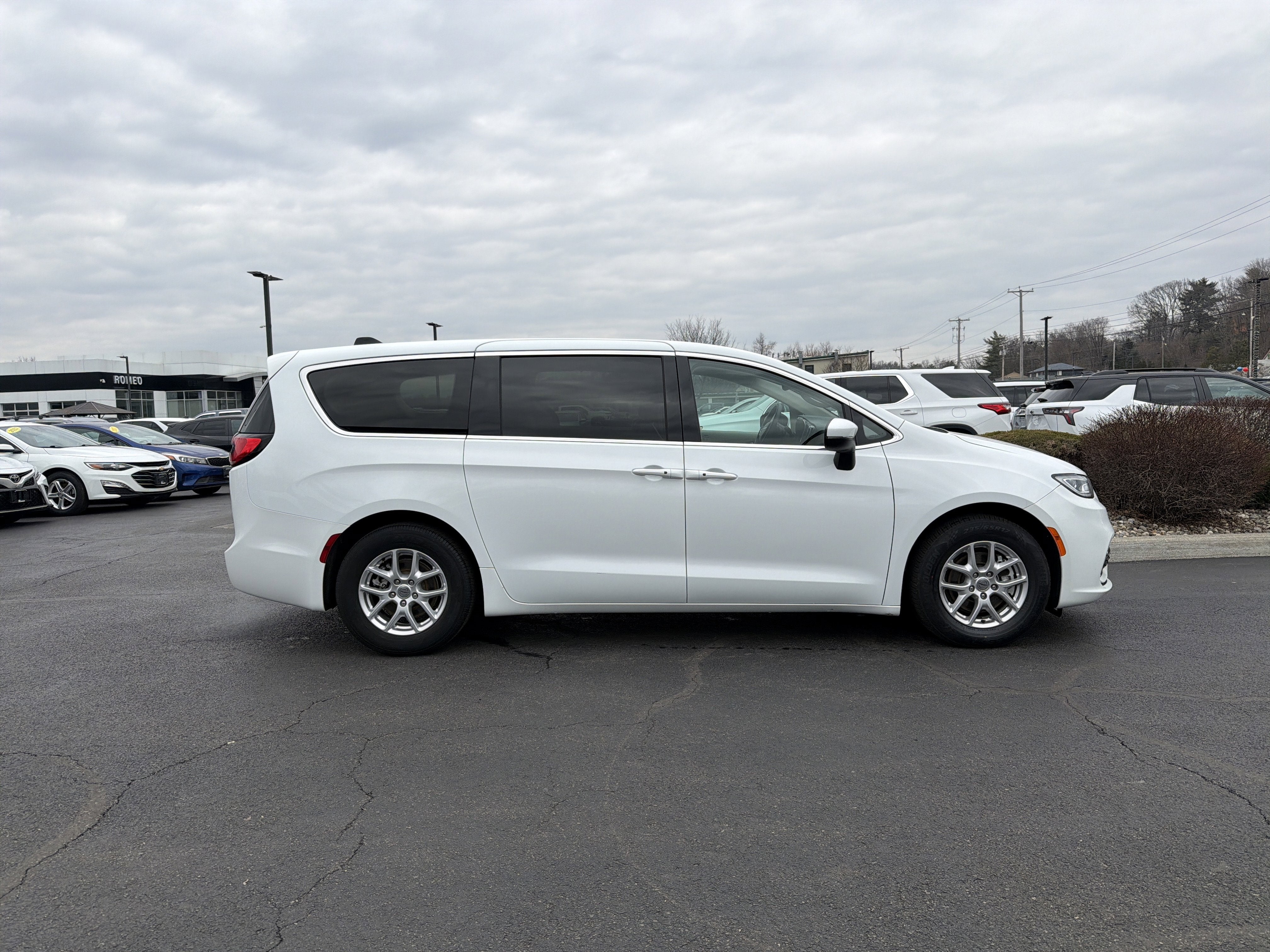 2023 Chrysler Pacifica Touring L