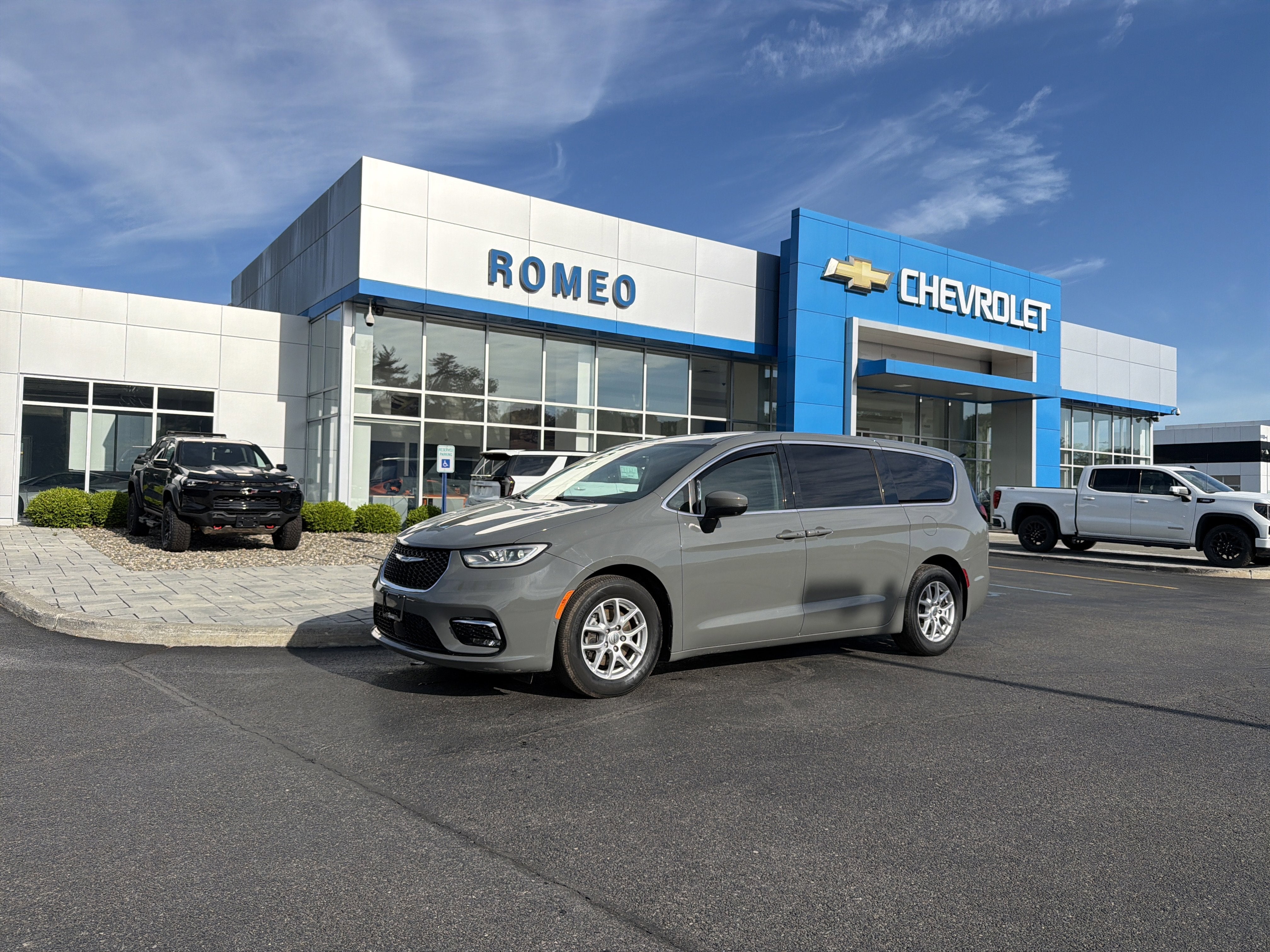 2023 Chrysler Pacifica Touring L