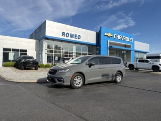 2023 Chrysler Pacifica Touring L