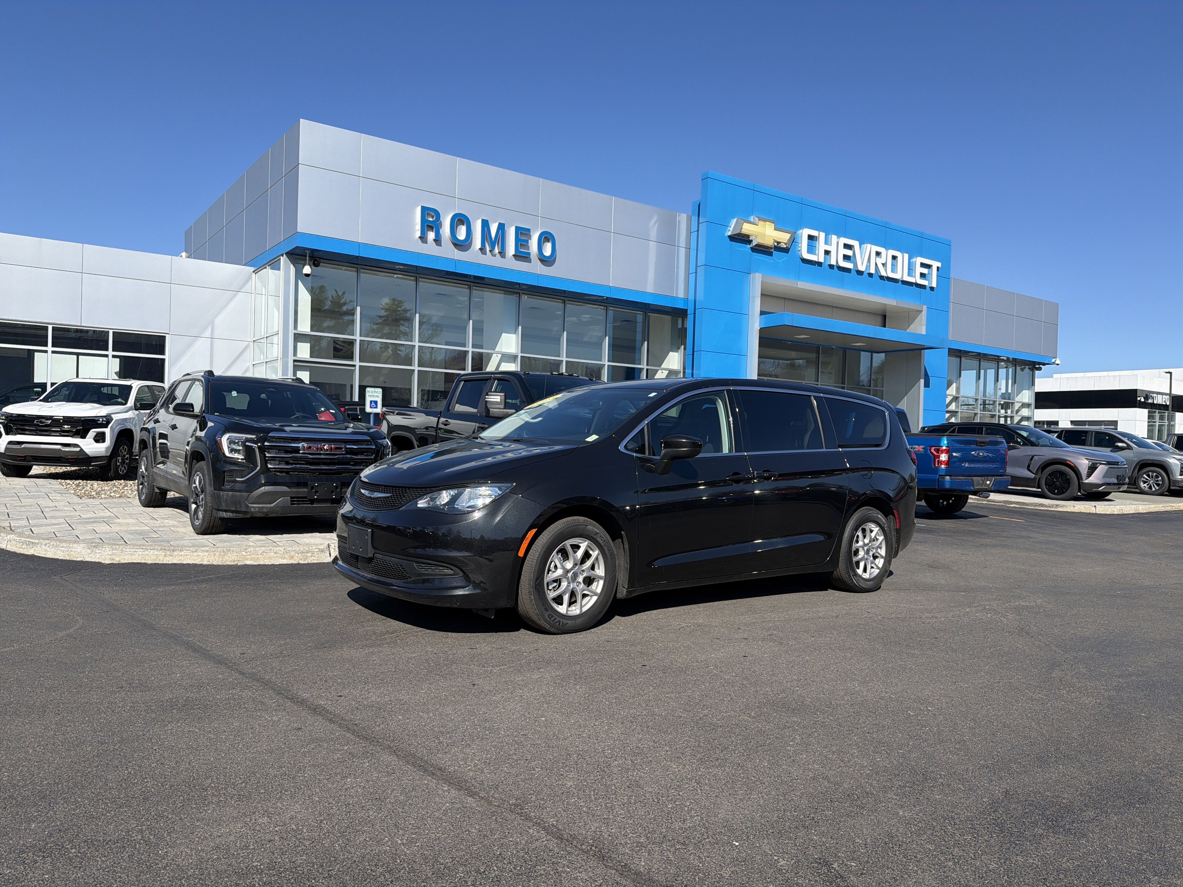 2023 Chrysler Voyager LX