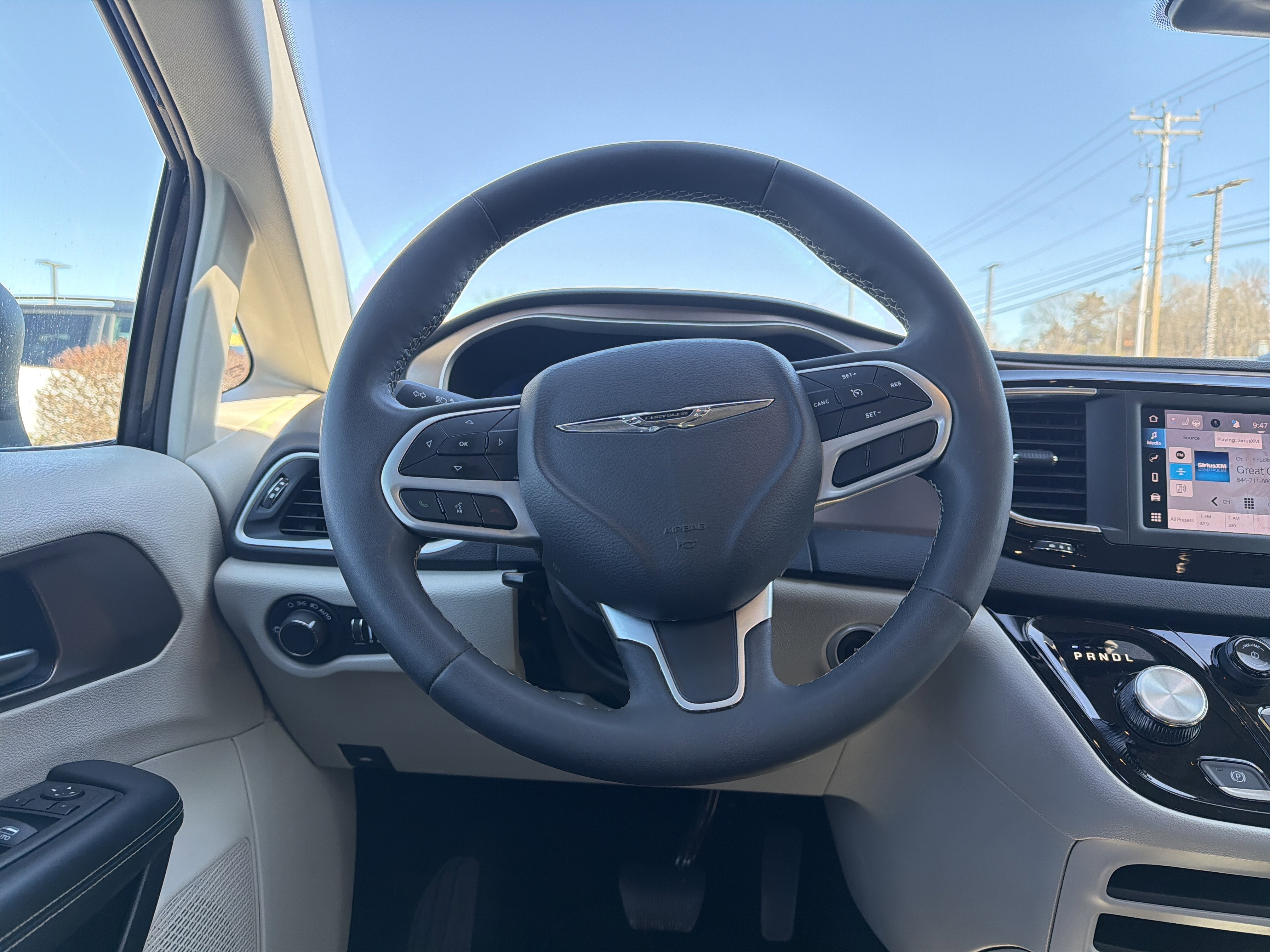 2023 Chrysler Voyager LX