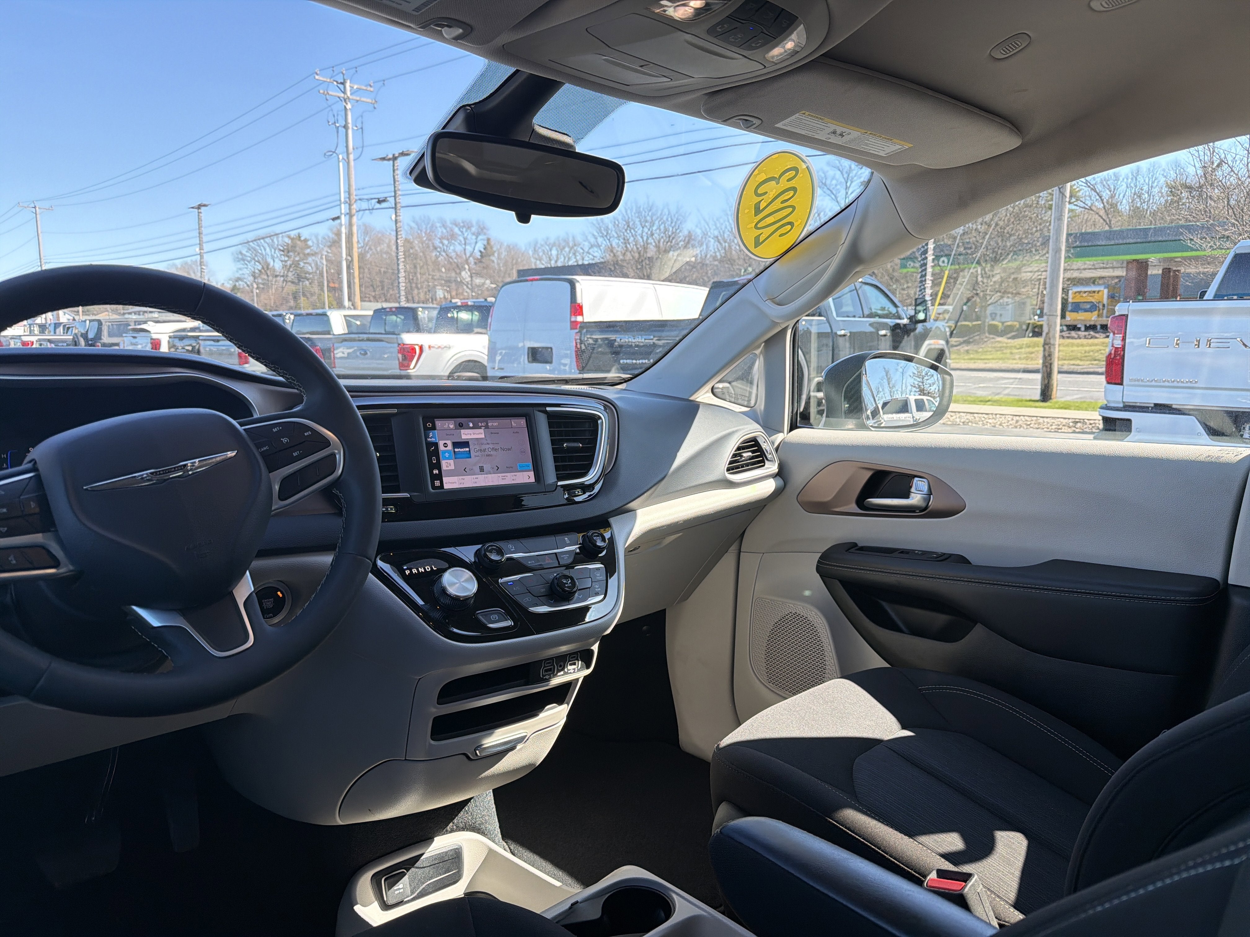 2023 Chrysler Voyager LX