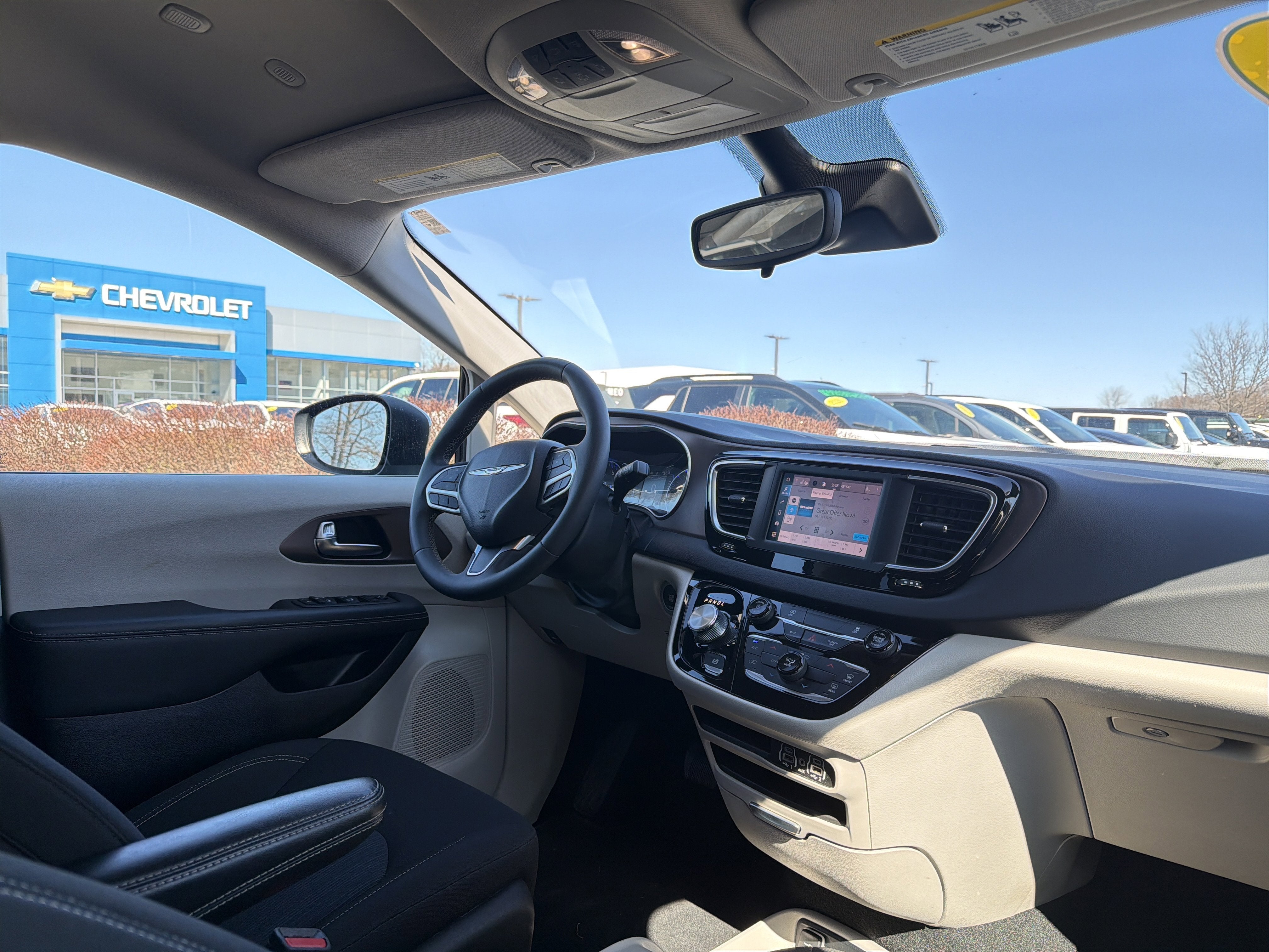 2023 Chrysler Voyager LX