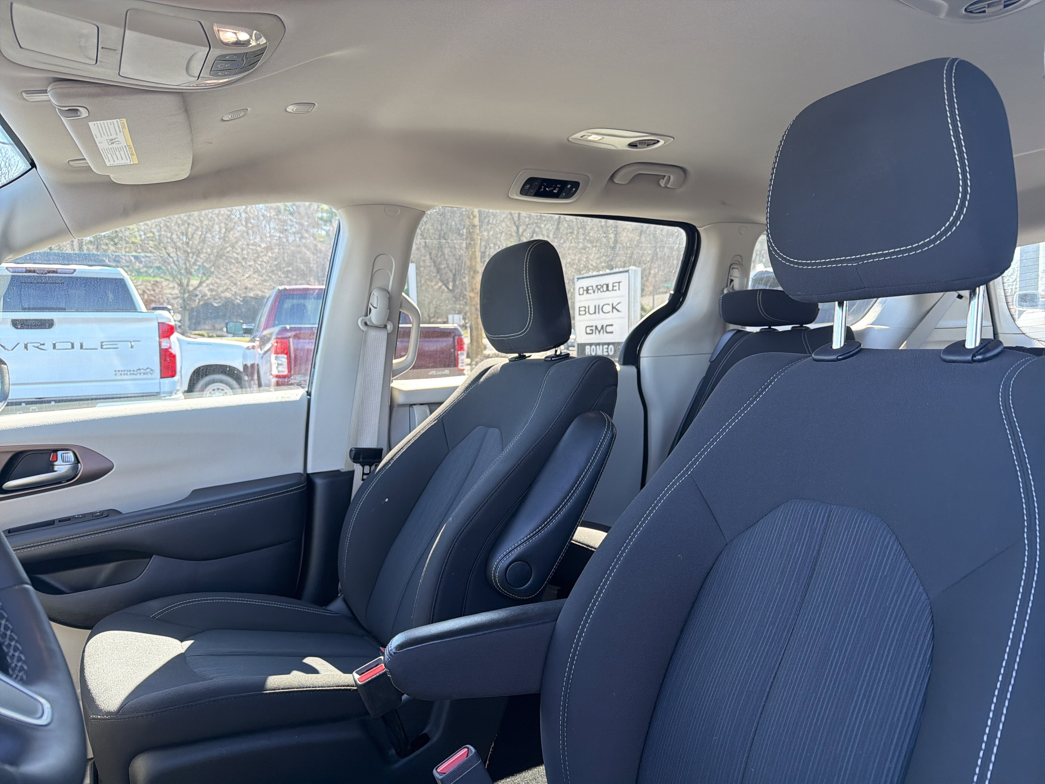 2023 Chrysler Voyager LX