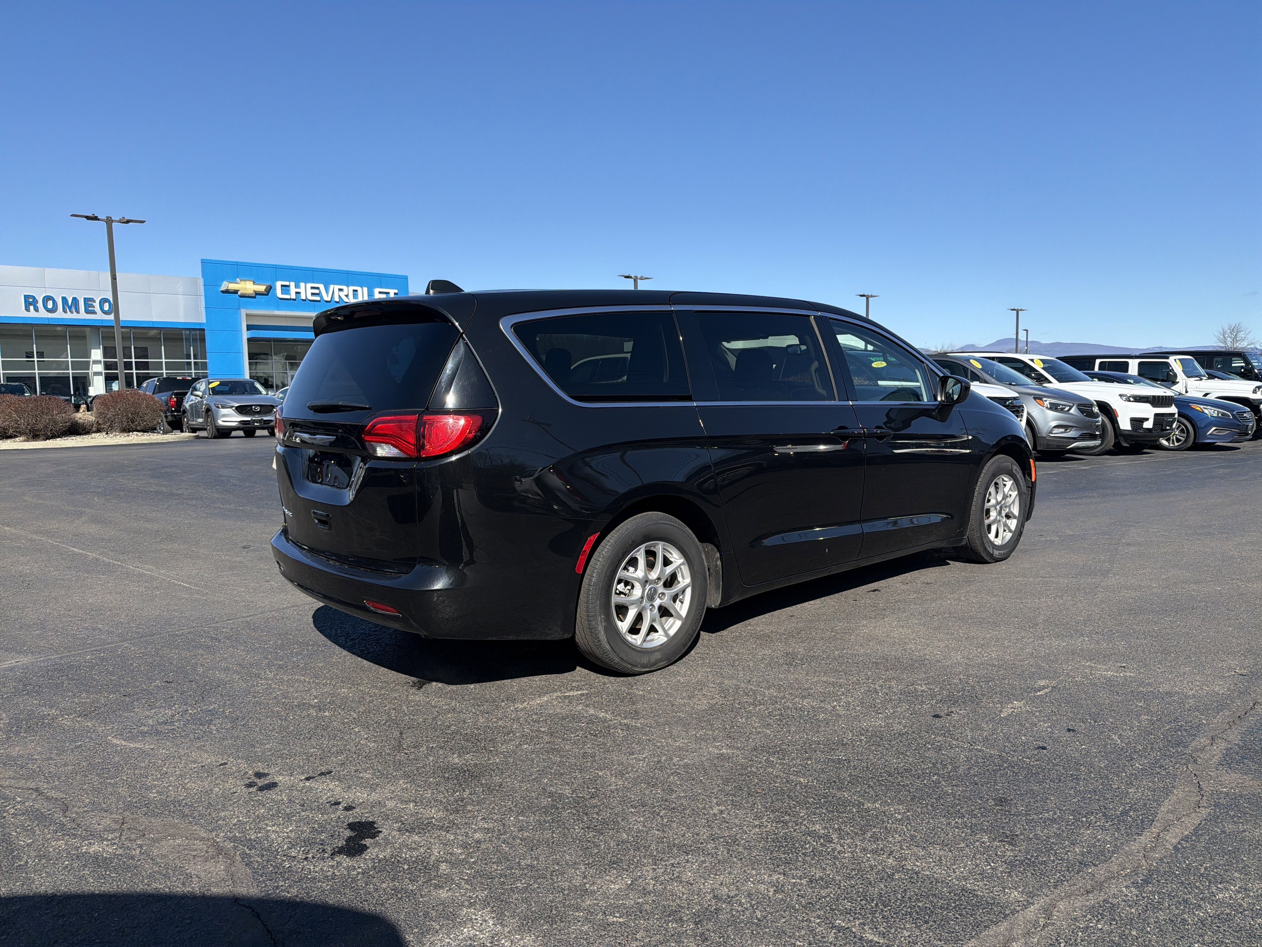 2023 Chrysler Voyager LX