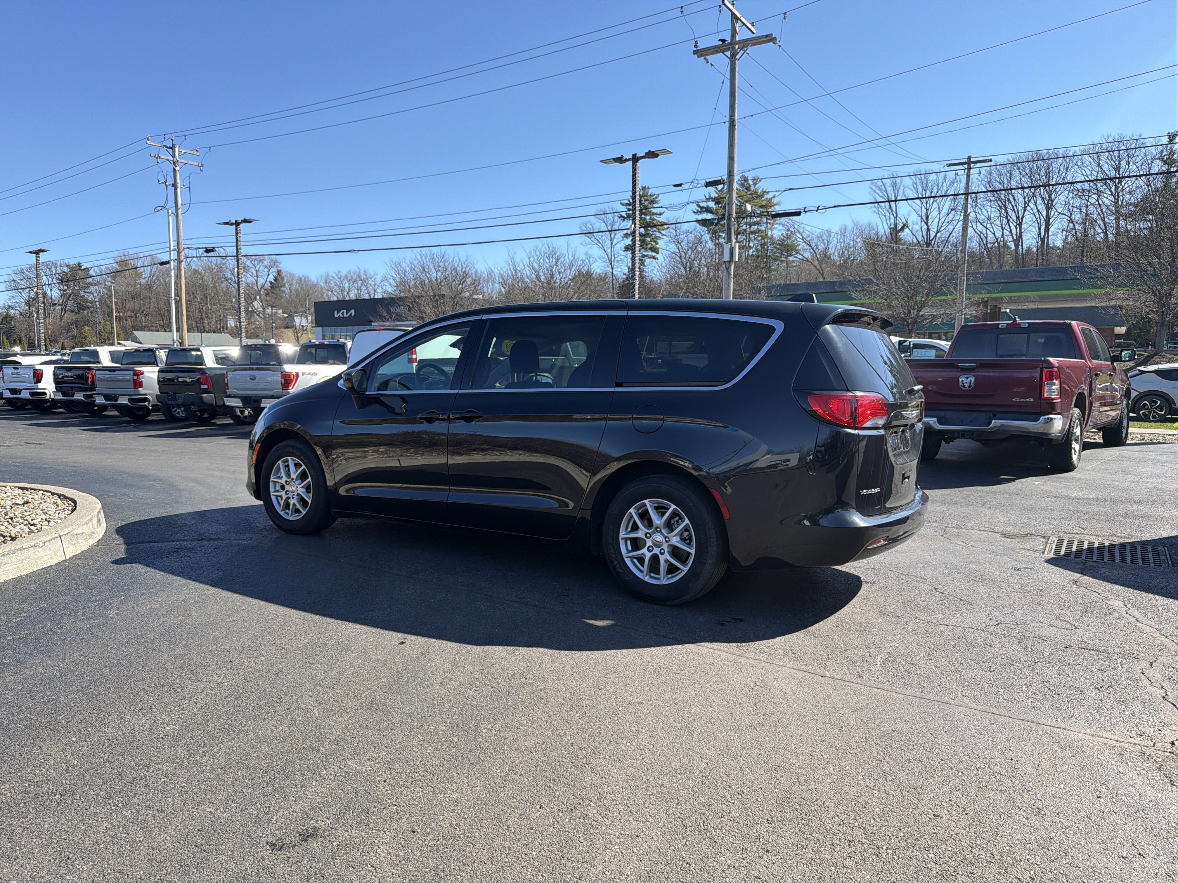 2023 Chrysler Voyager LX