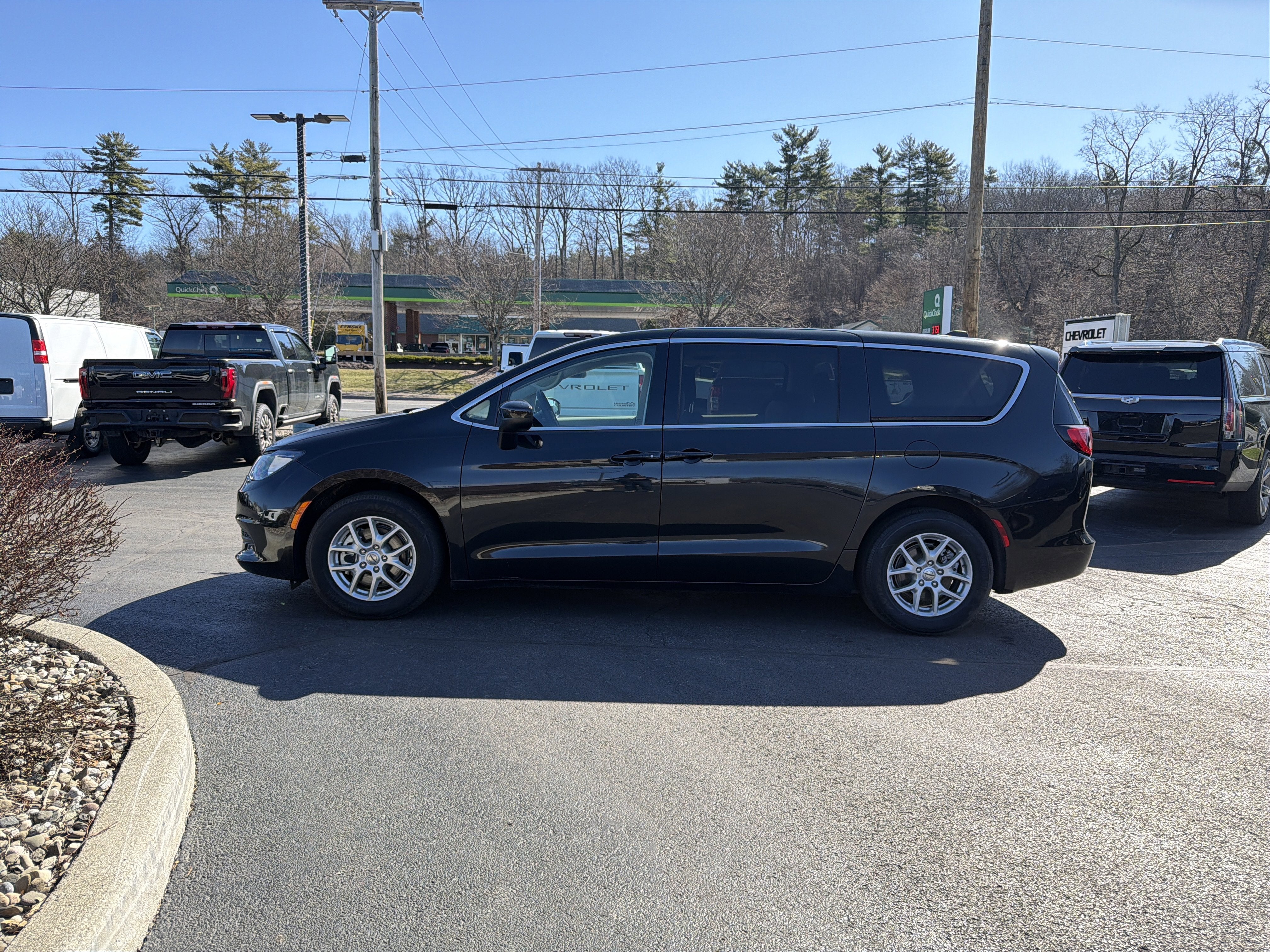 2023 Chrysler Voyager LX