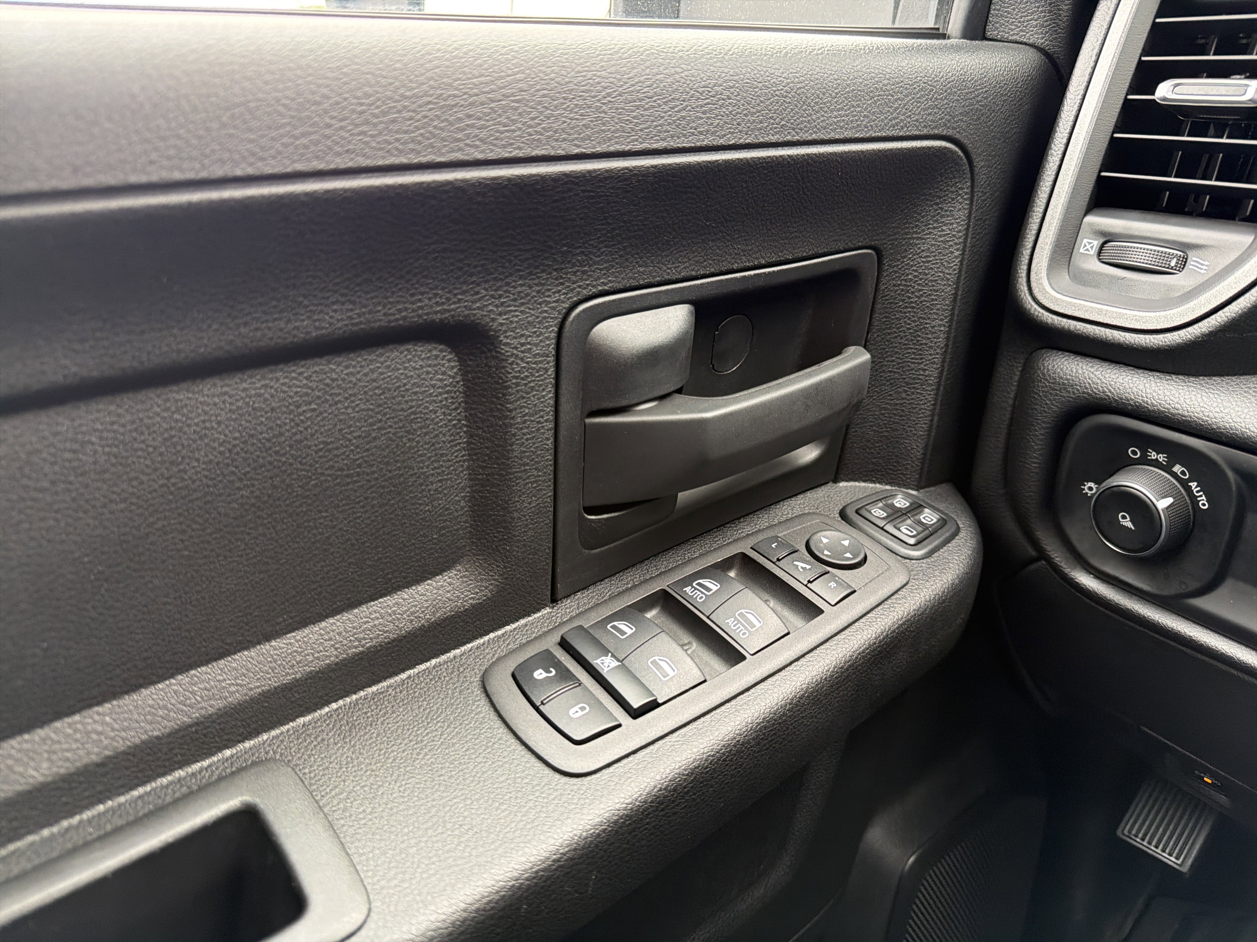 2024 RAM 3500 Tradesman Crew Cab 4x4 6'4" Box