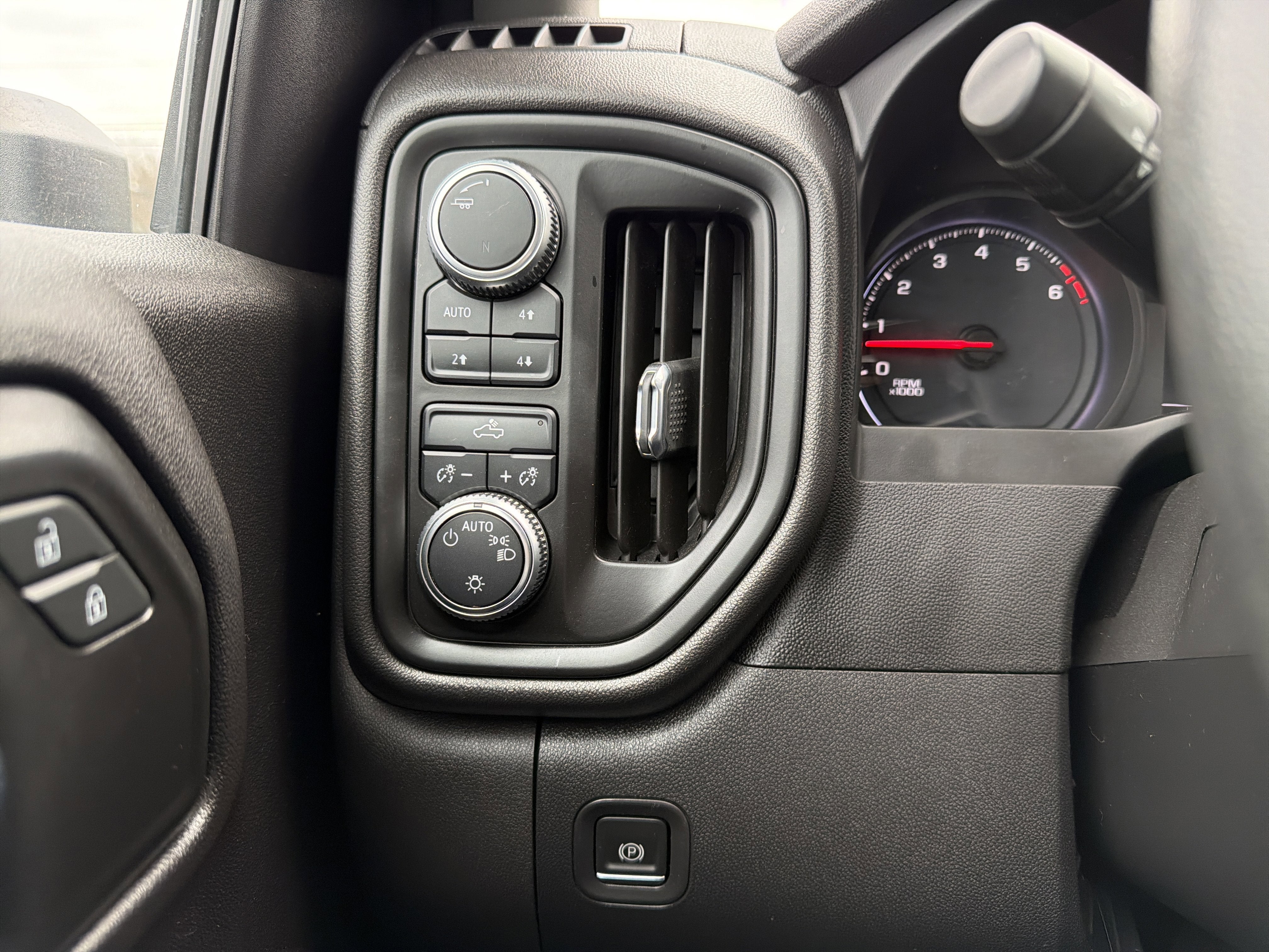 2020 GMC Sierra 1500 4WD Crew Cab Short Box Sierra