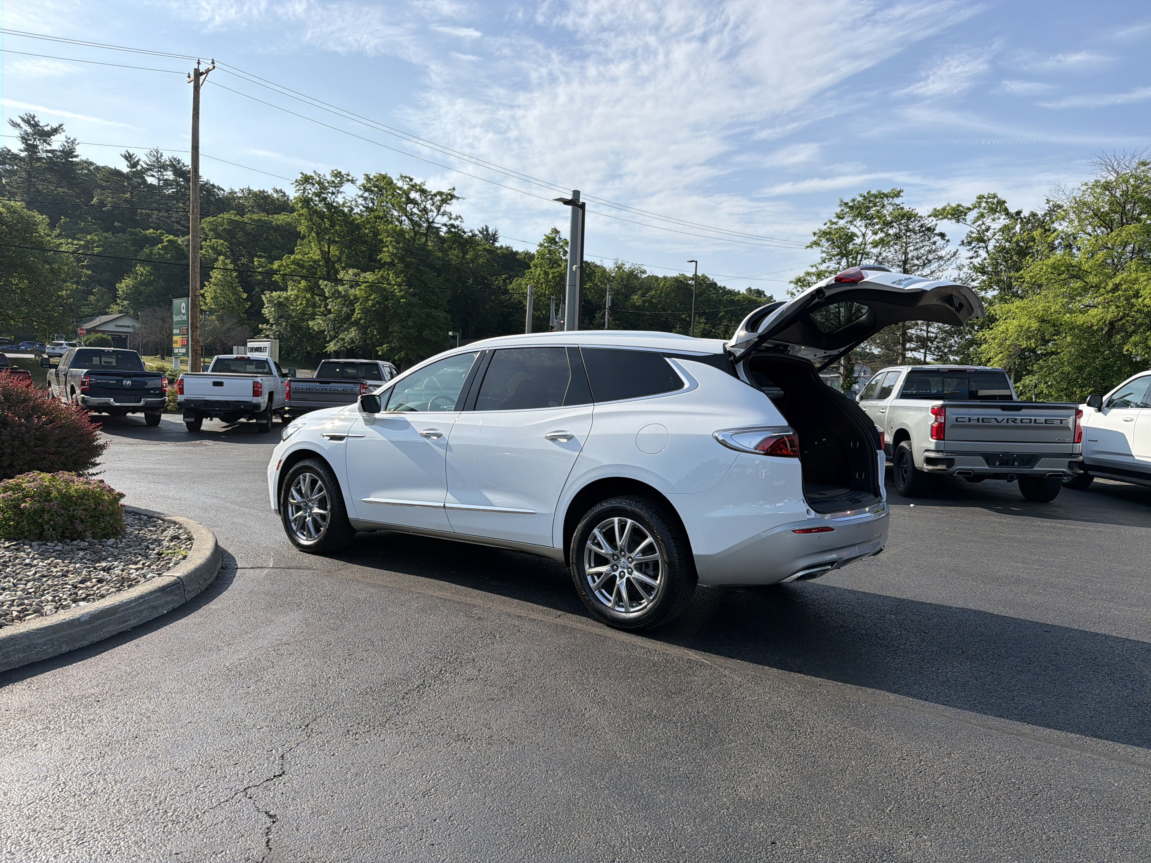 2023 Buick Enclave Essence
