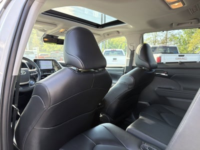 2022 Toyota Highlander Hybrid XLE