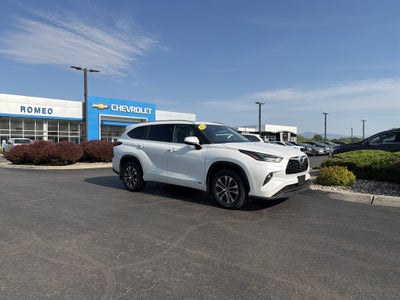 2022 Toyota Highlander Hybrid XLE
