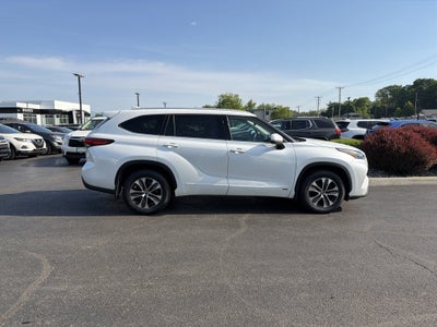 2022 Toyota Highlander Hybrid XLE