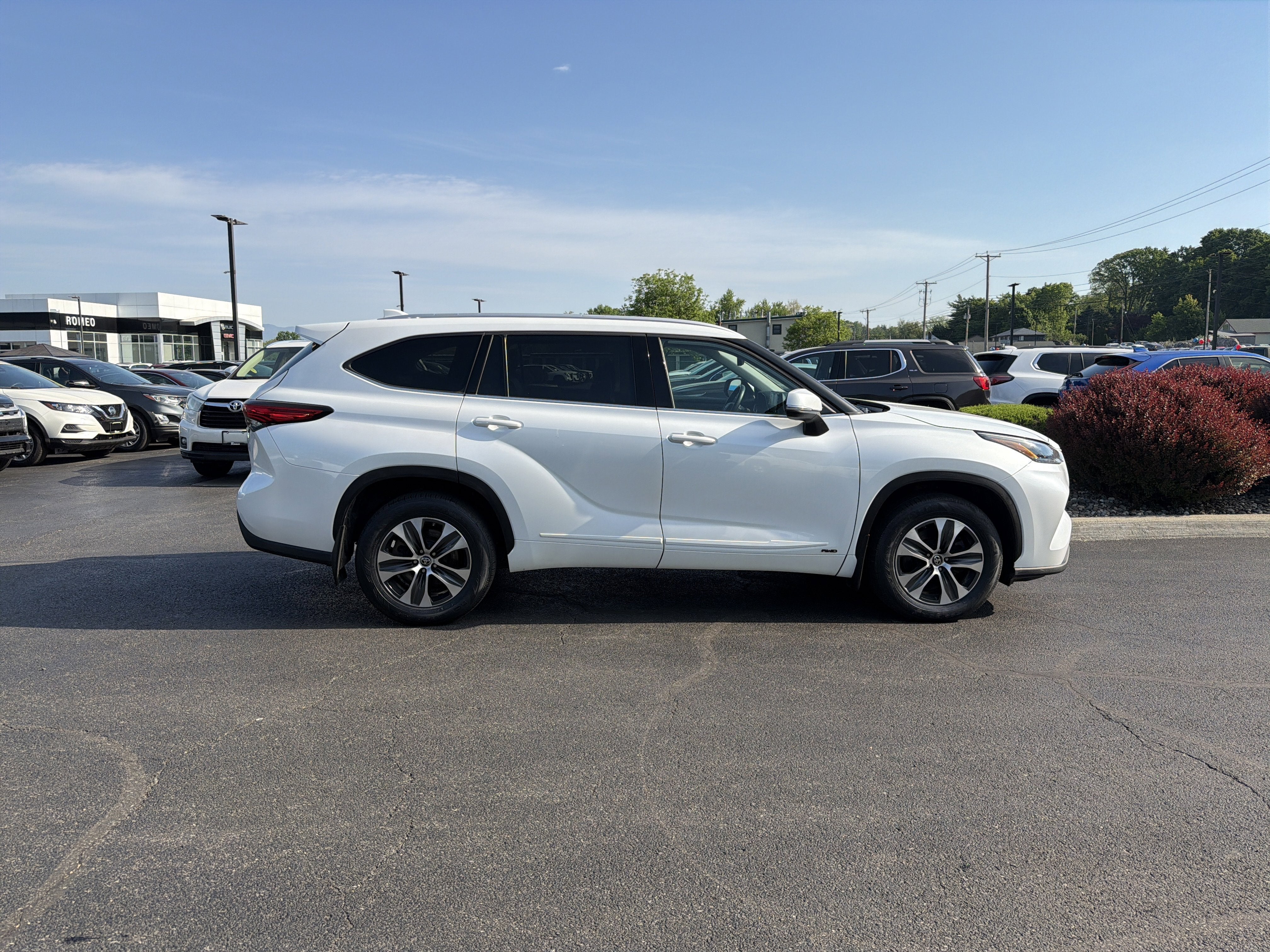 2022 Toyota Highlander Hybrid XLE