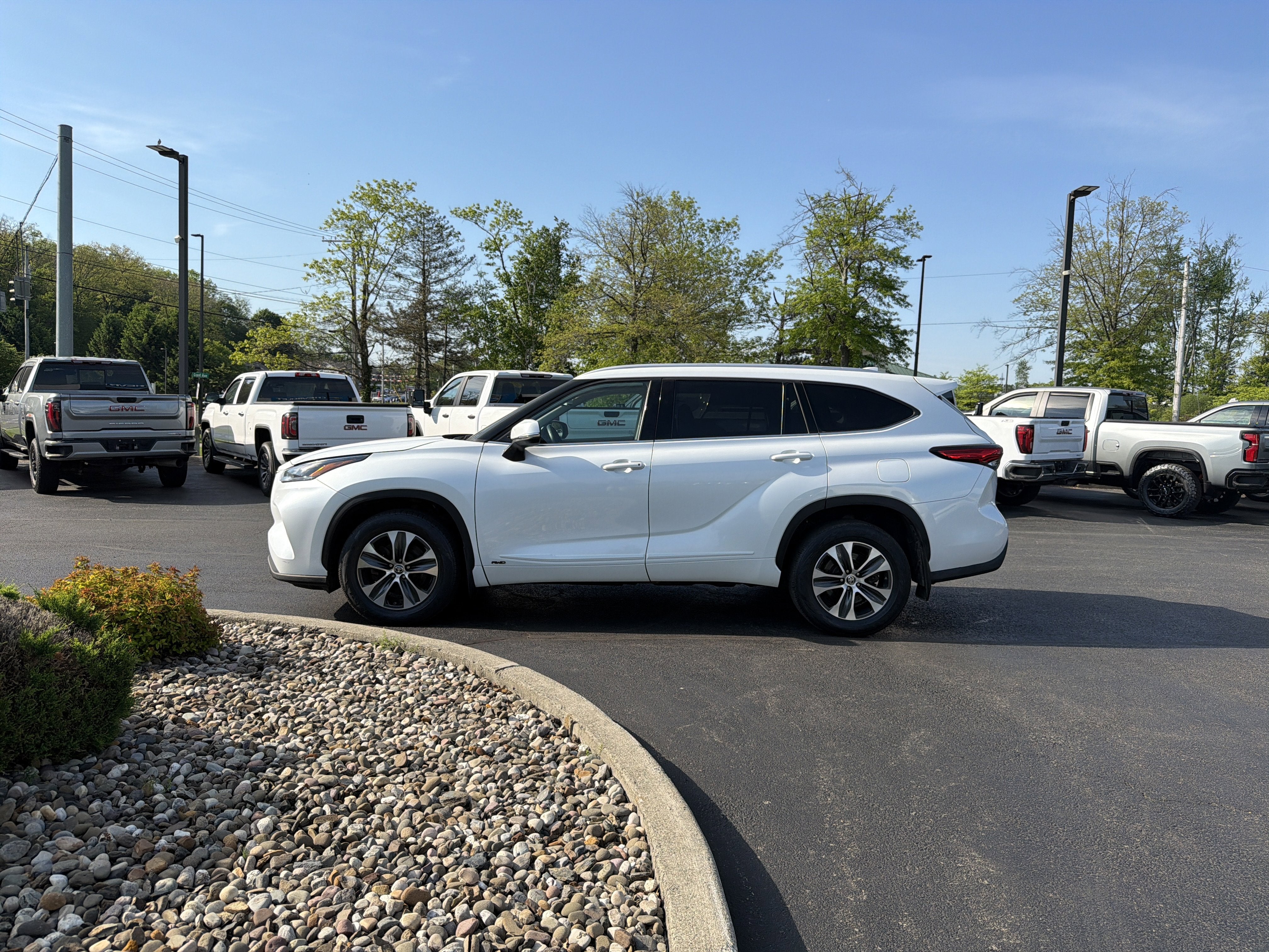 2022 Toyota Highlander Hybrid XLE
