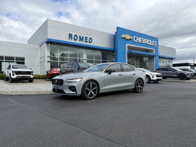 2024 Volvo S60 Core Dark Theme