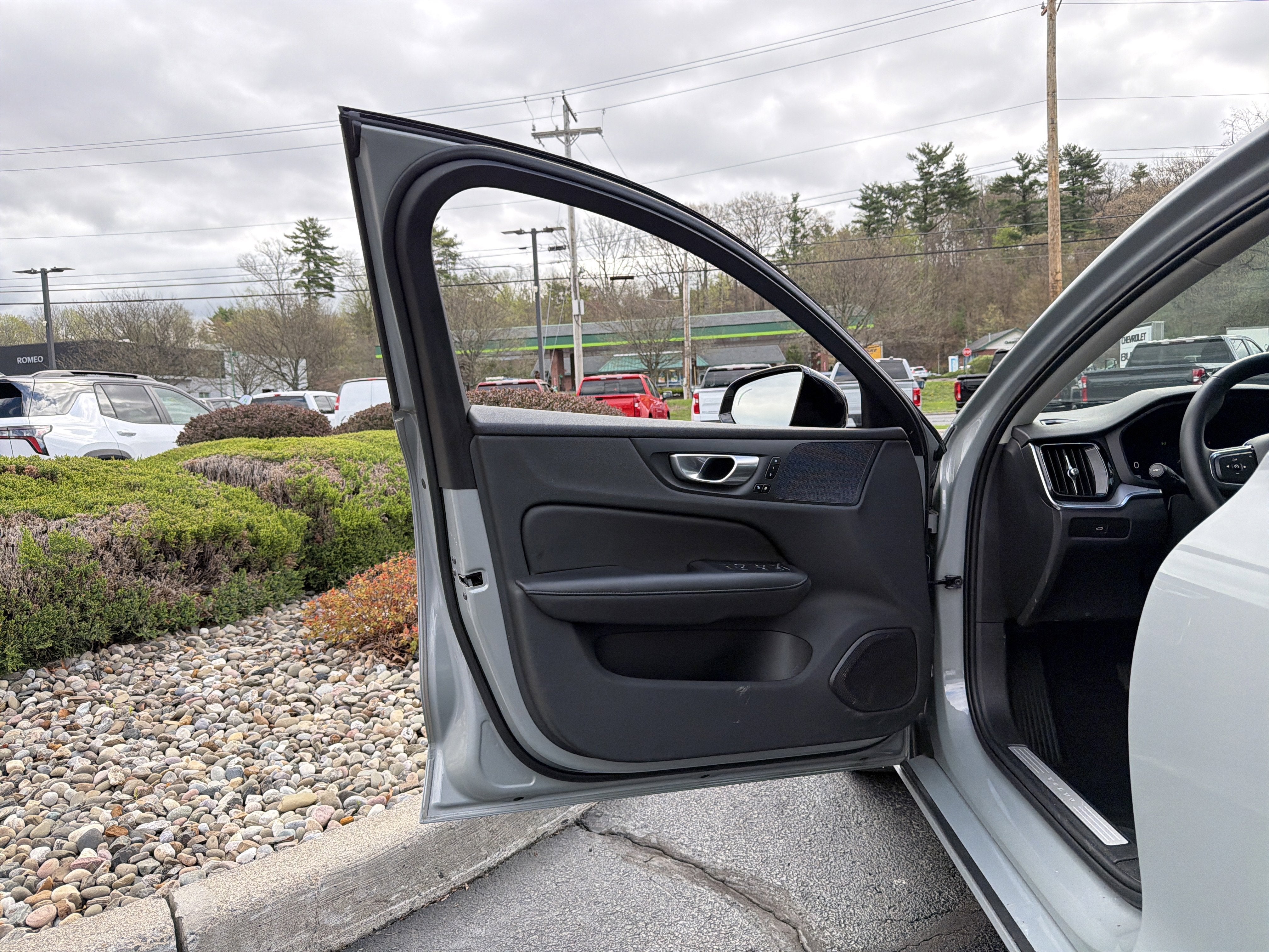 2024 Volvo S60 Core Dark Theme