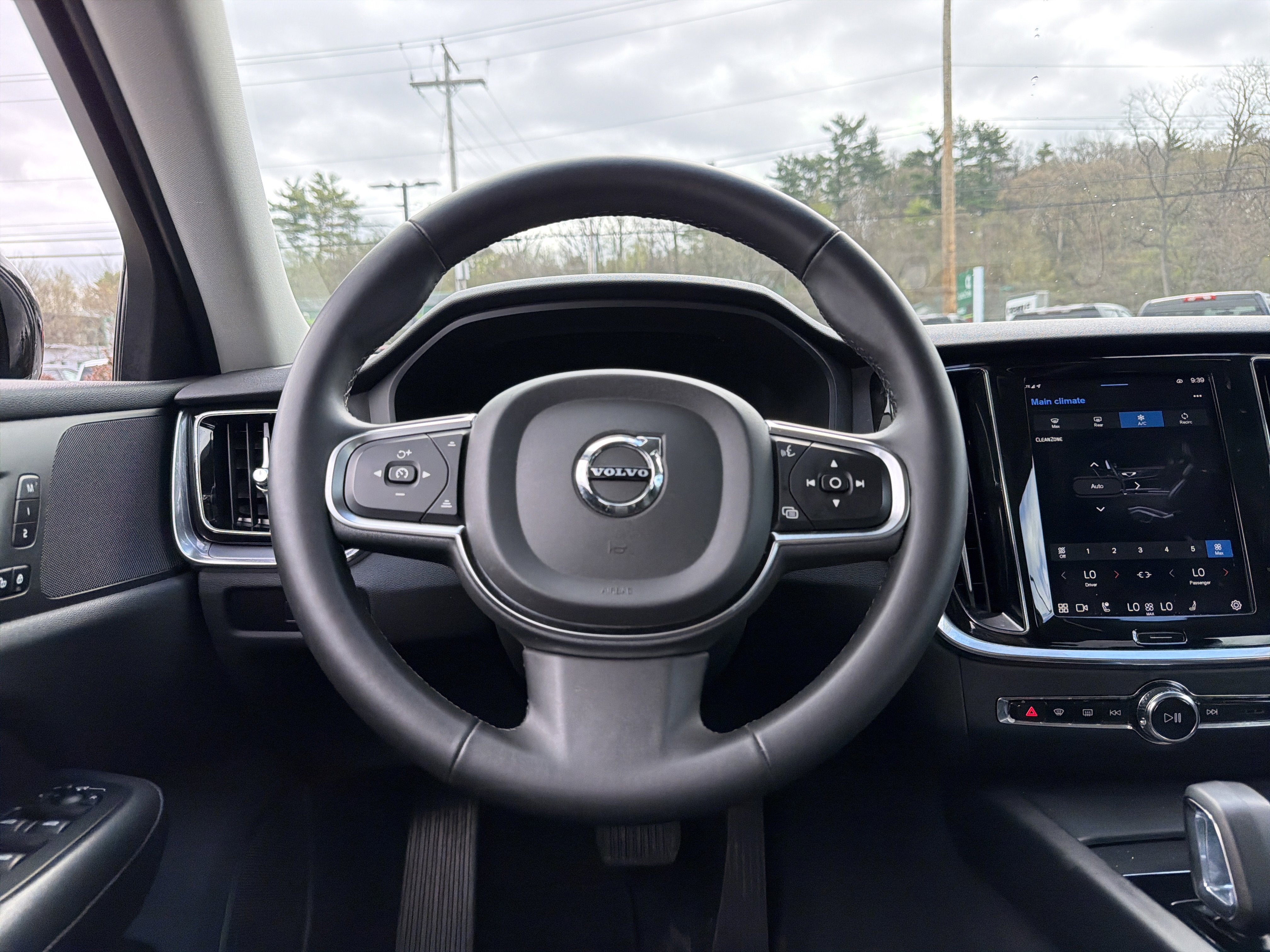 2024 Volvo S60 Core Dark Theme