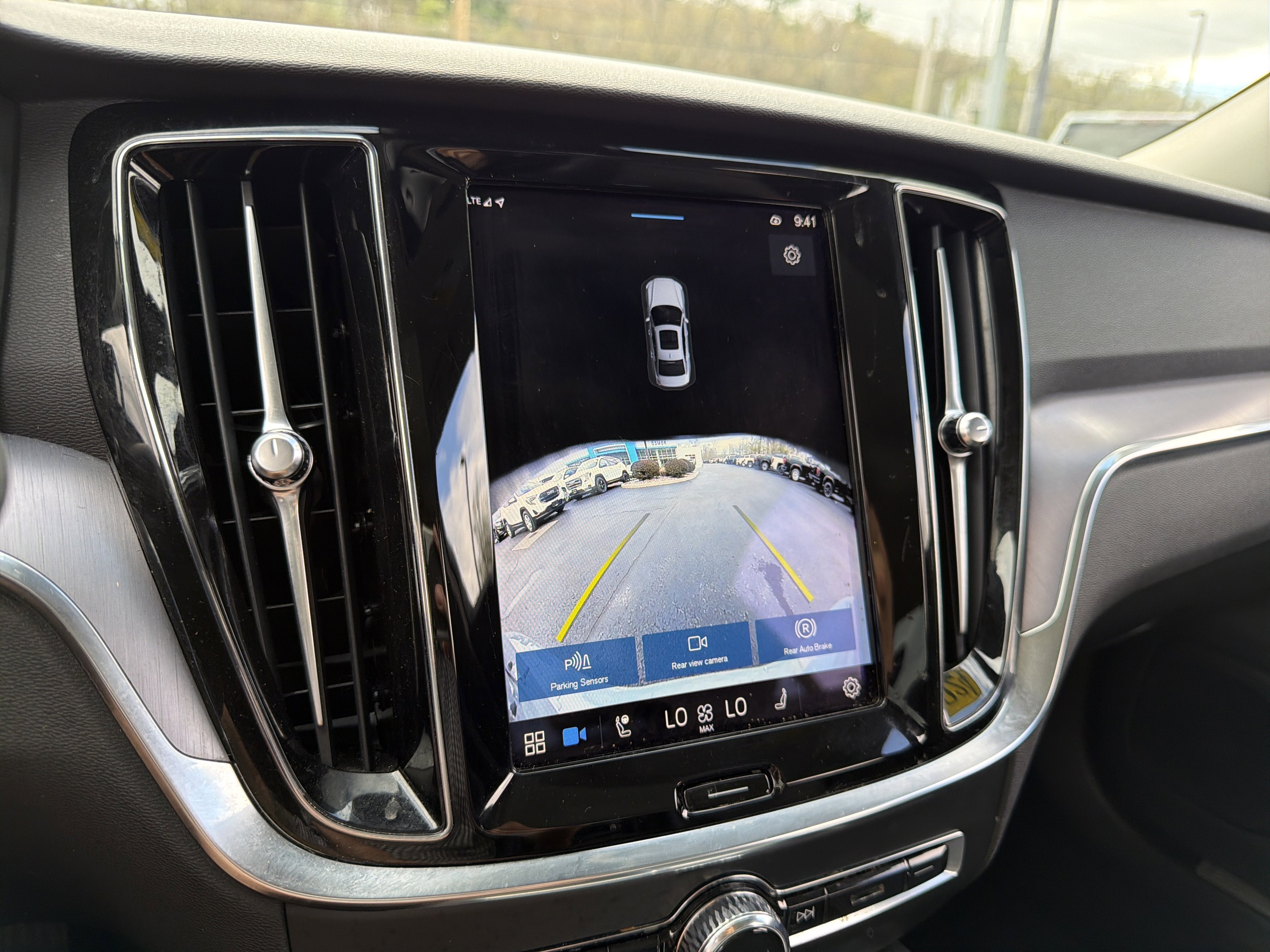 2024 Volvo S60 Core Dark Theme