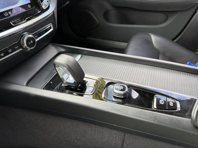 2024 Volvo S60 Core Dark Theme