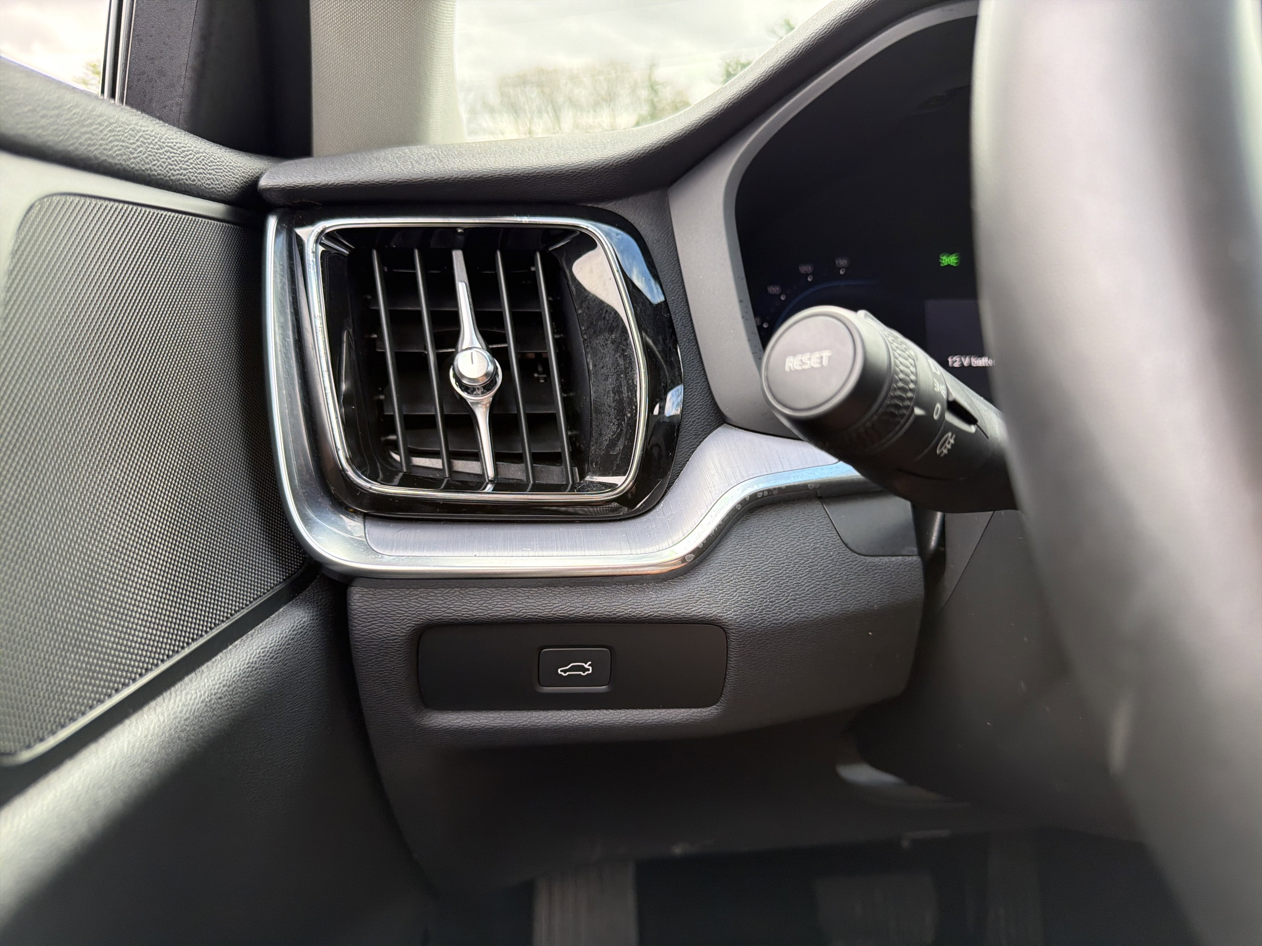 2024 Volvo S60 Core Dark Theme