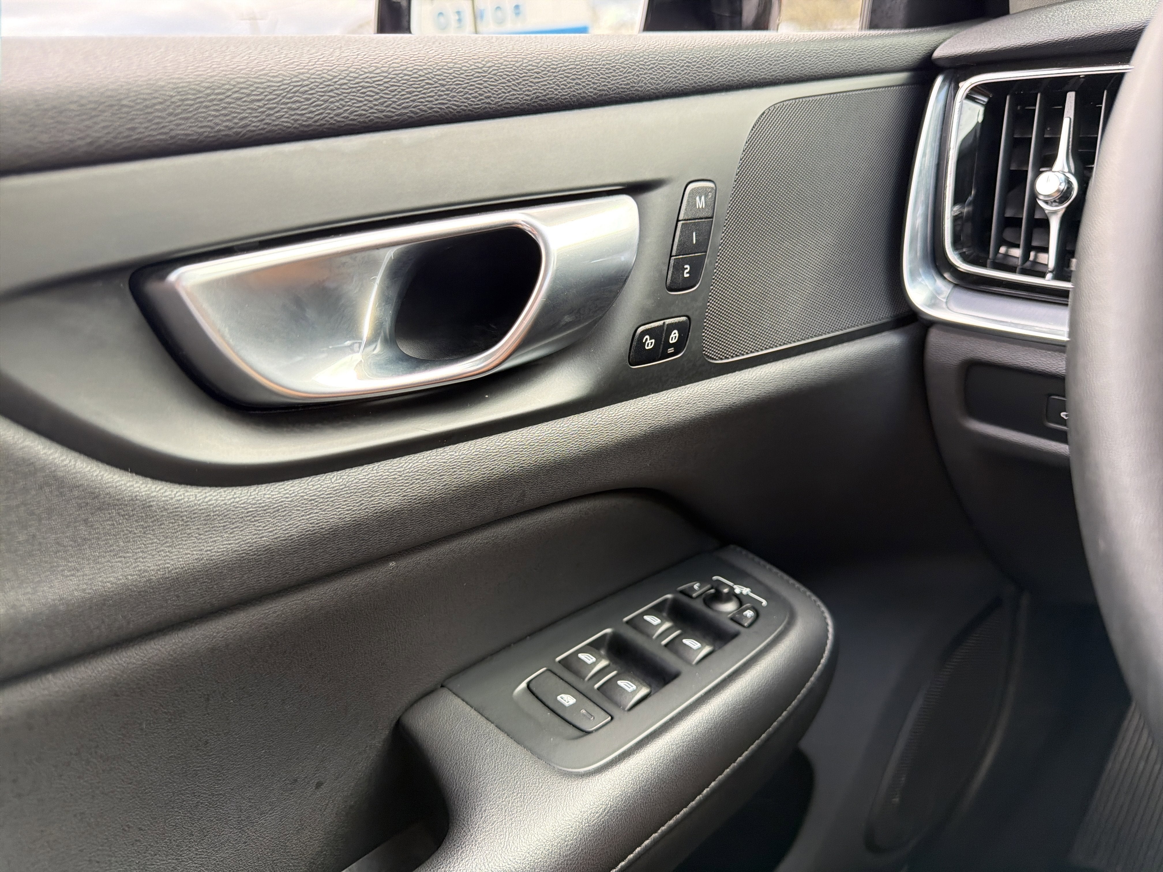 2024 Volvo S60 Core Dark Theme