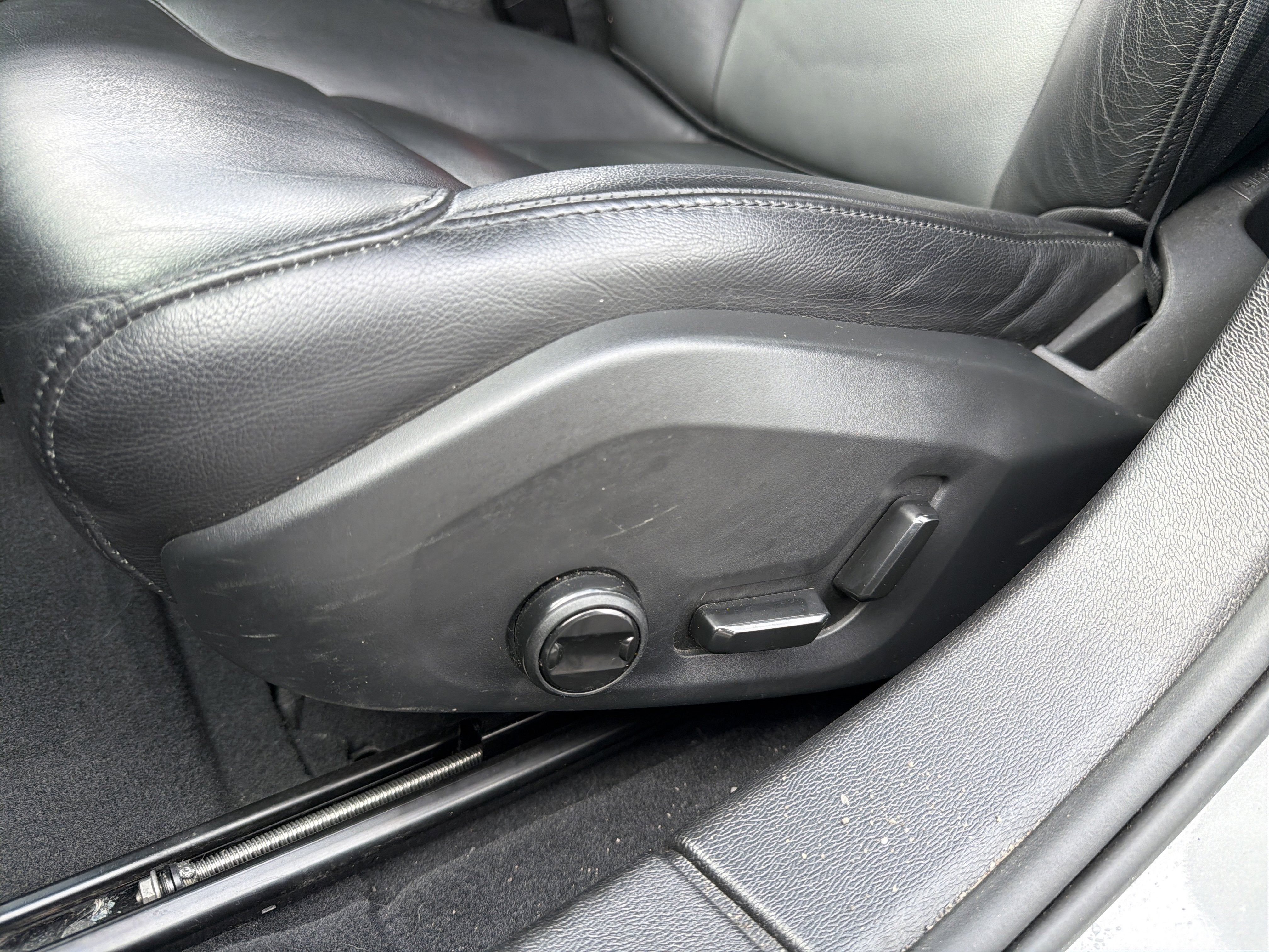 2024 Volvo S60 Core Dark Theme