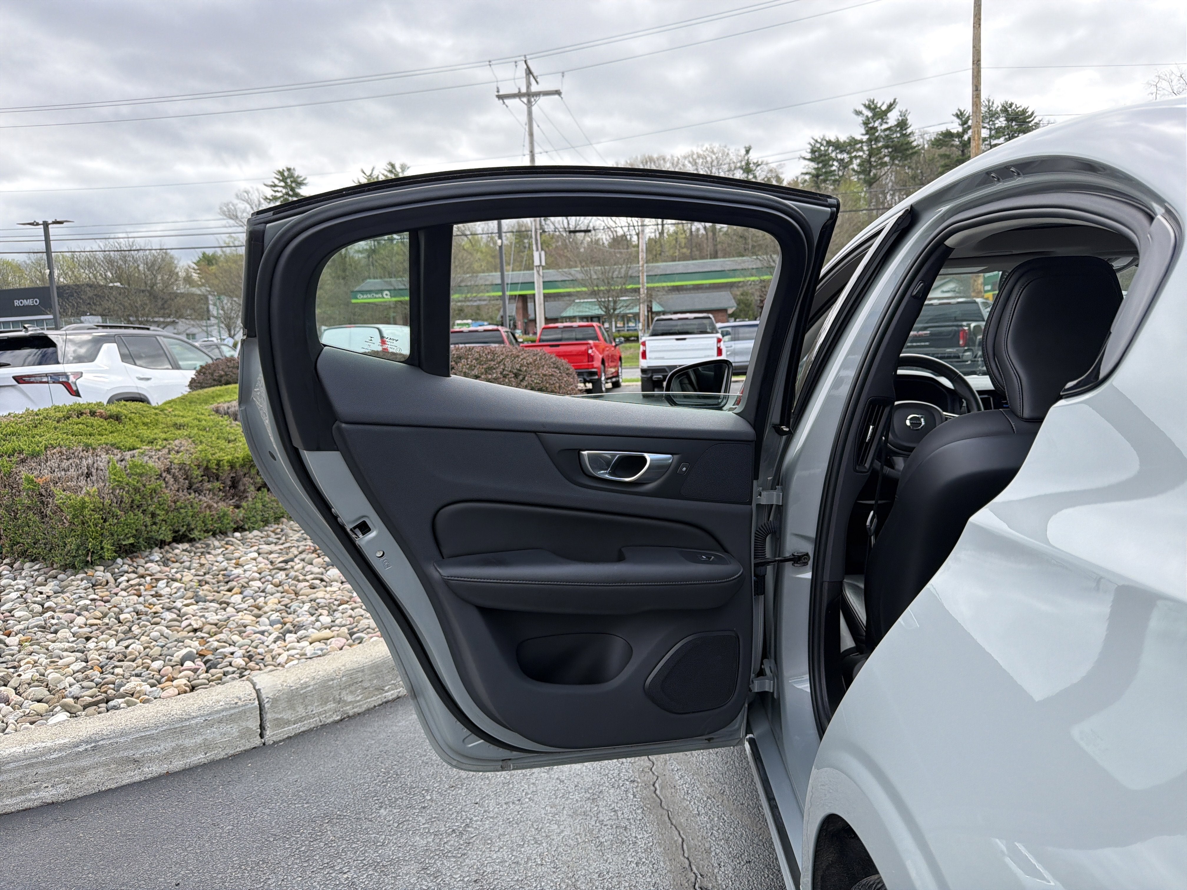 2024 Volvo S60 Core Dark Theme