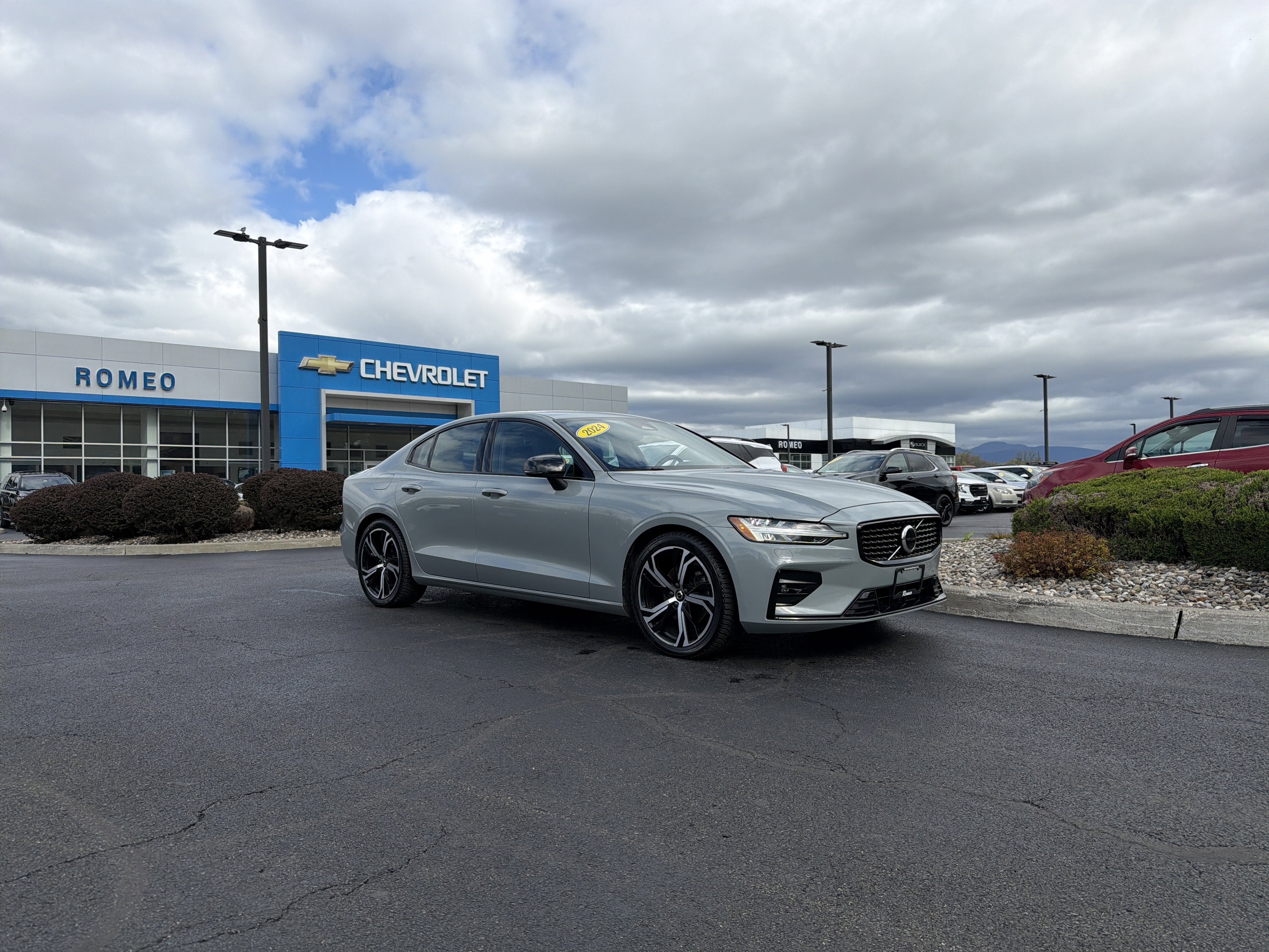 2024 Volvo S60 Core Dark Theme