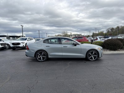 2024 Volvo S60 Core Dark Theme