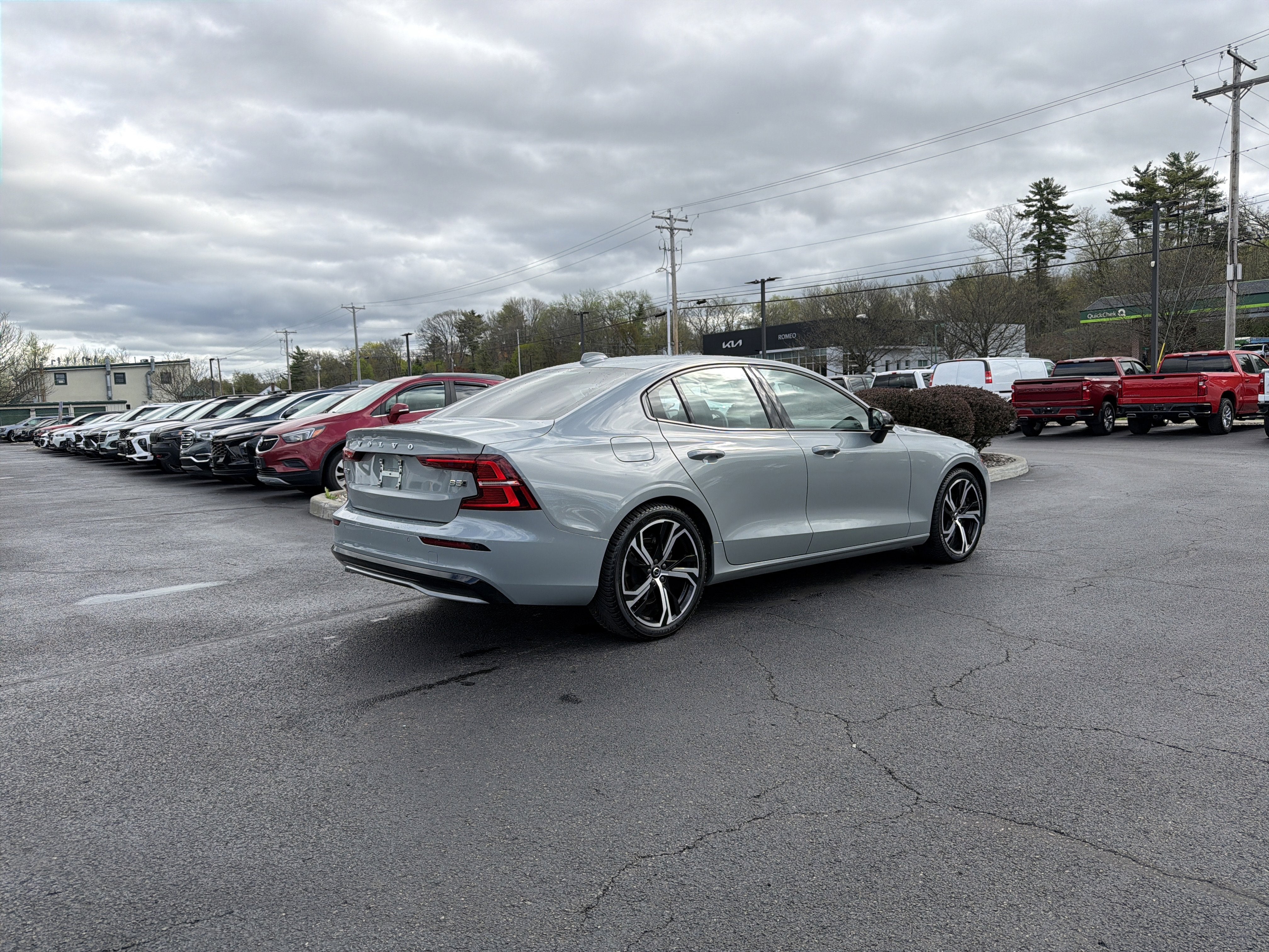 2024 Volvo S60 Core Dark Theme