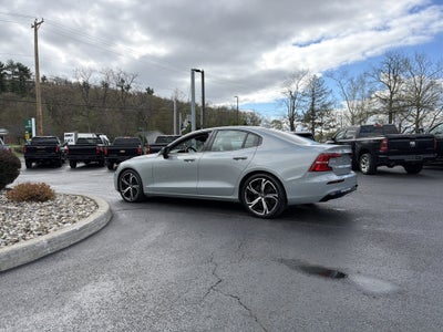 2024 Volvo S60 Core Dark Theme