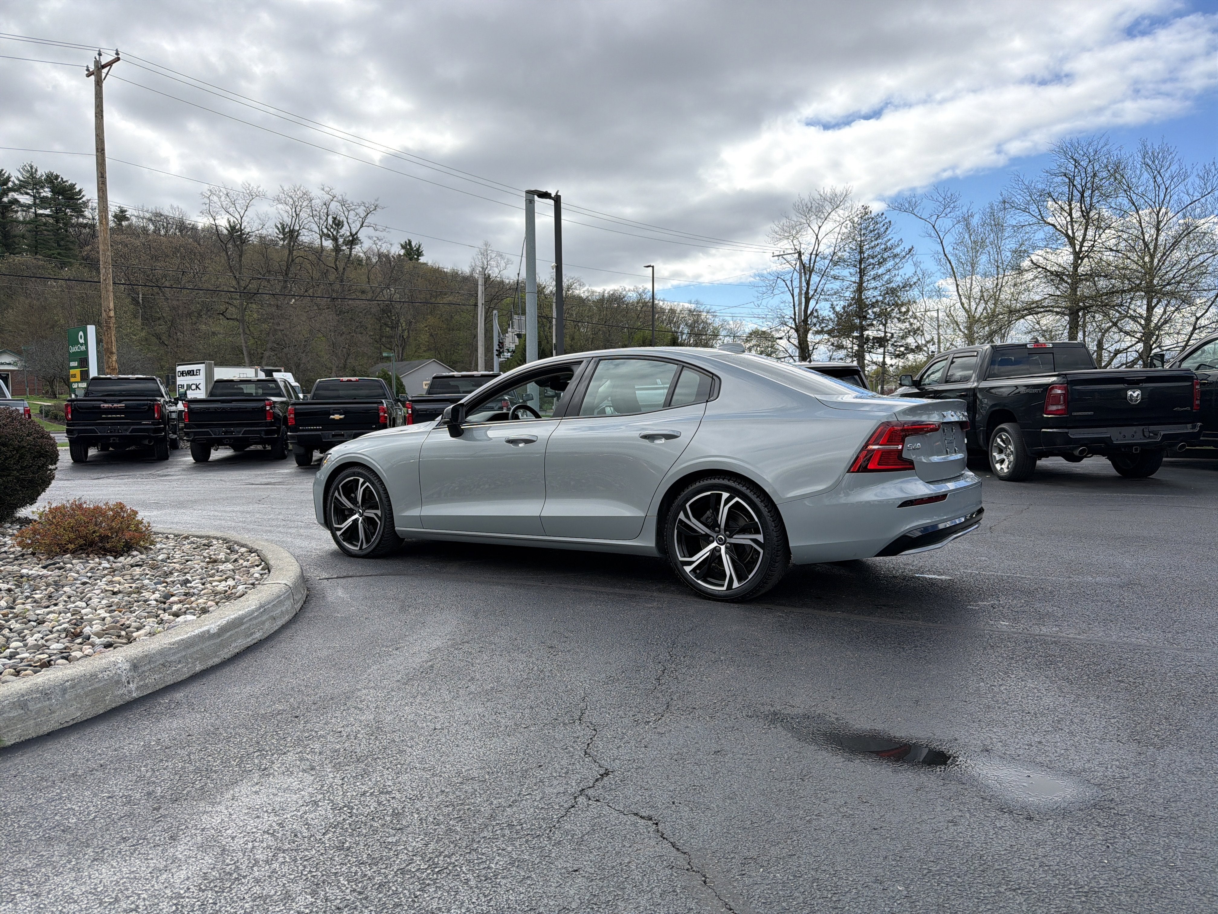 2024 Volvo S60 Core Dark Theme