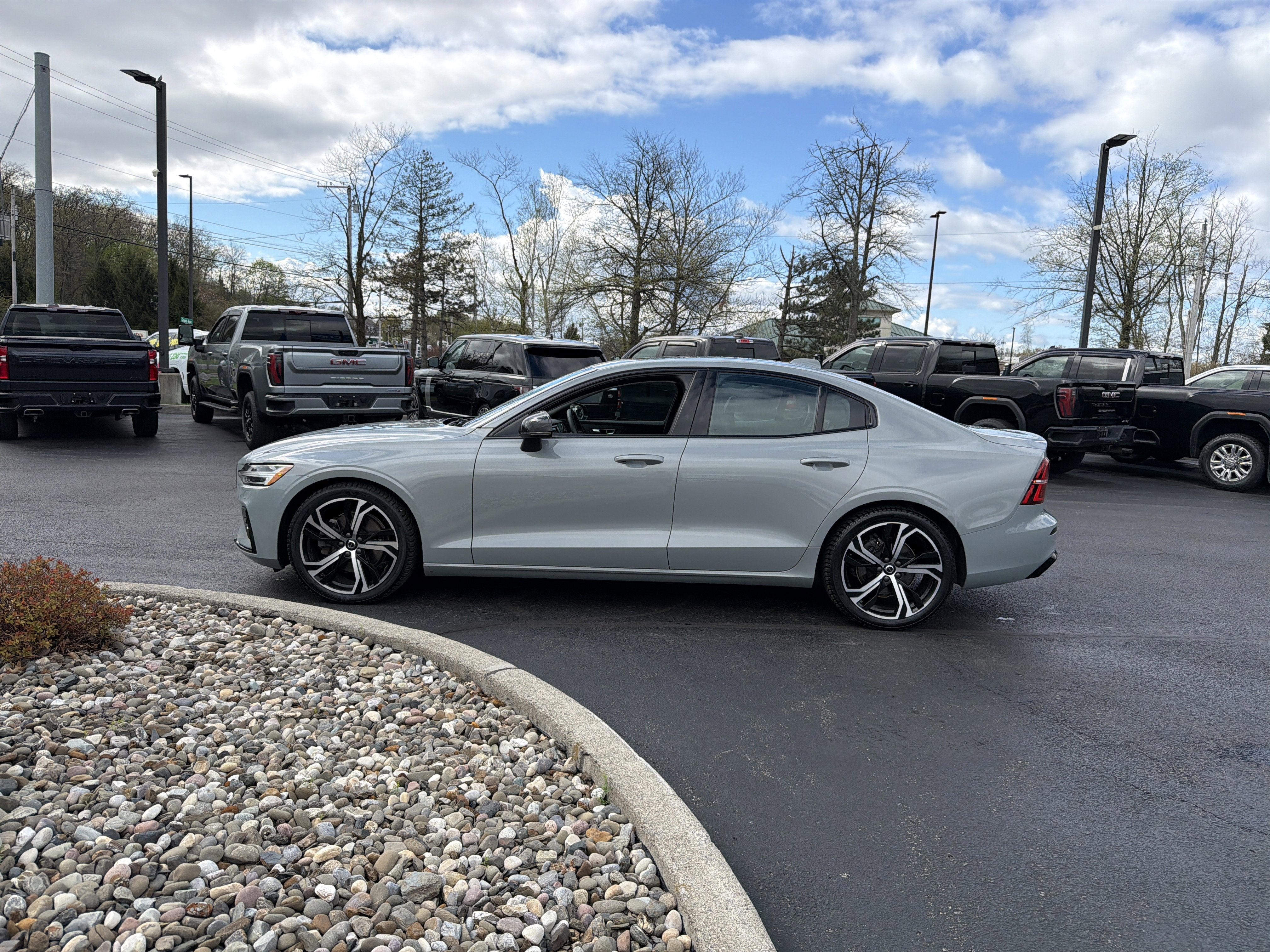 2024 Volvo S60 Core Dark Theme