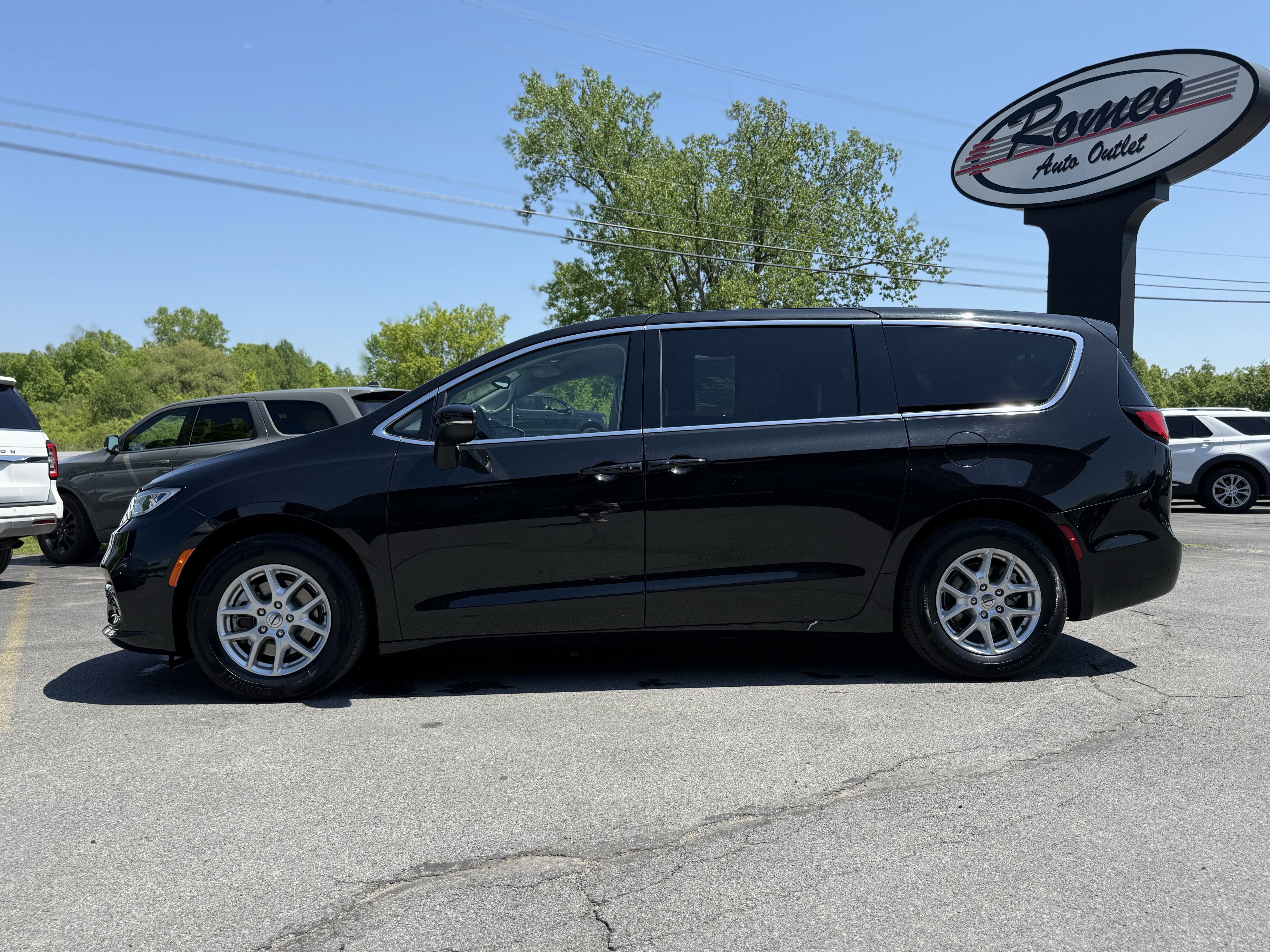 2023 Chrysler Pacifica Touring L