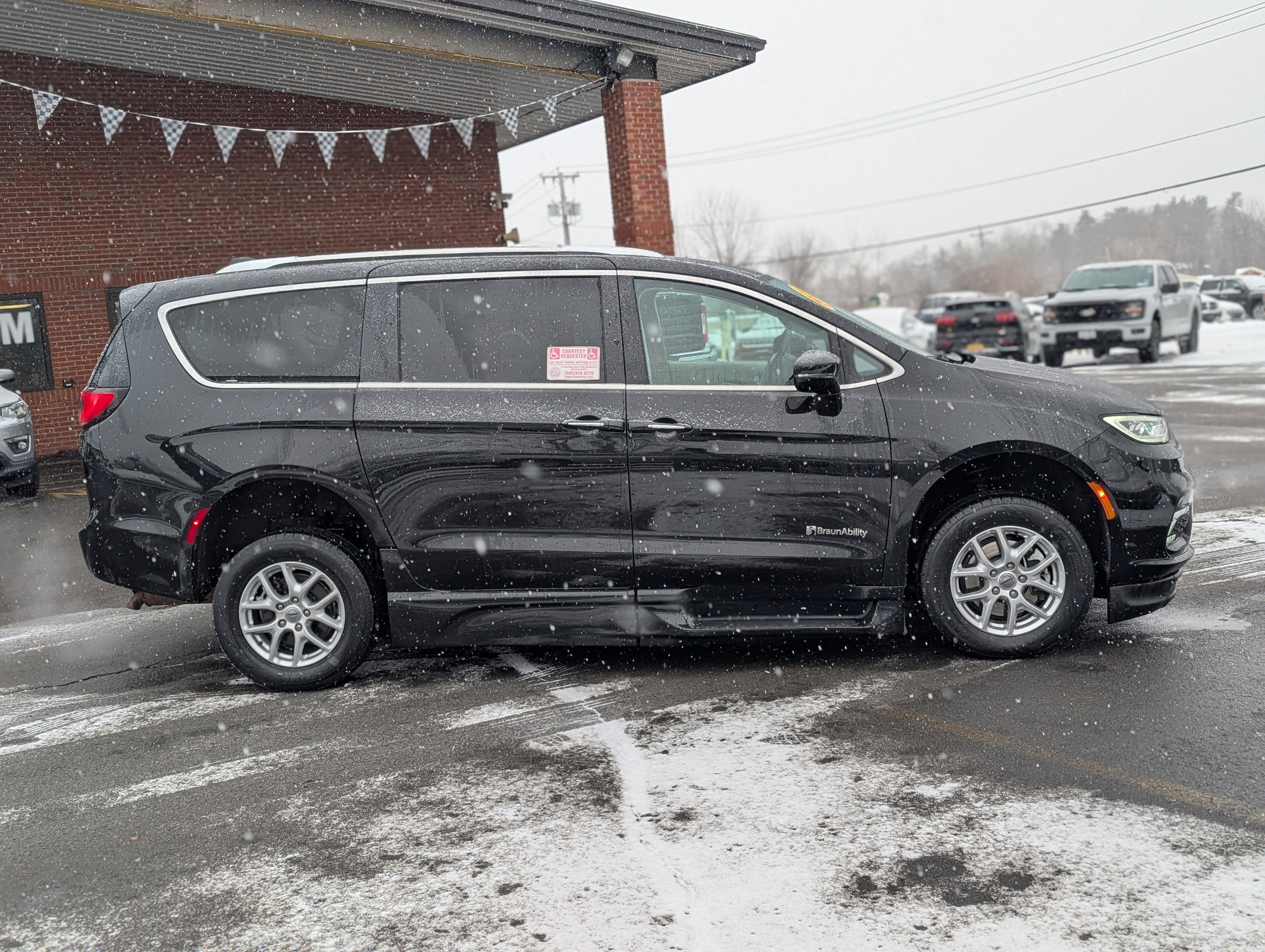 2021 Chrysler Pacifica Touring L Handicap Equipped