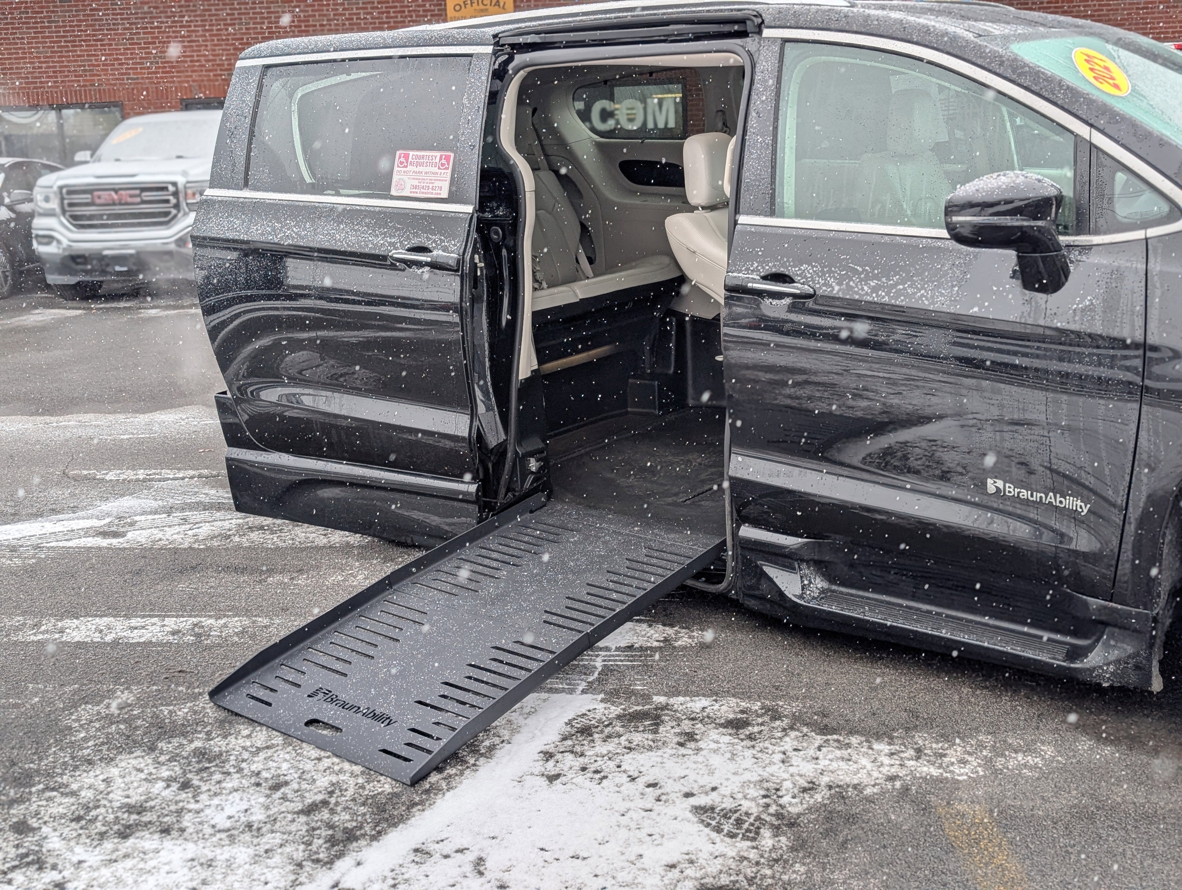 2021 Chrysler Pacifica Touring L Handicap Equipped