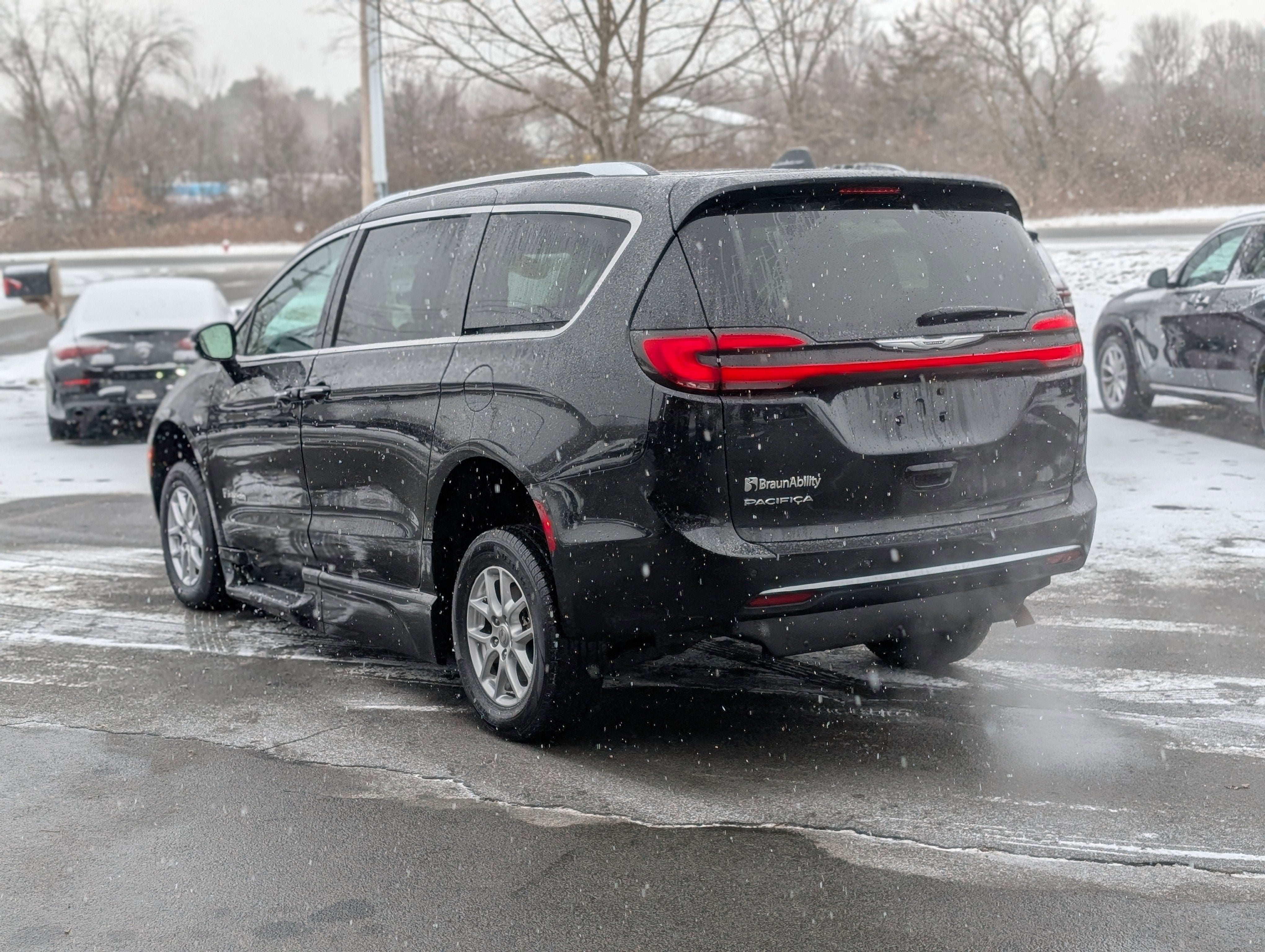 2021 Chrysler Pacifica Touring L Handicap Equipped