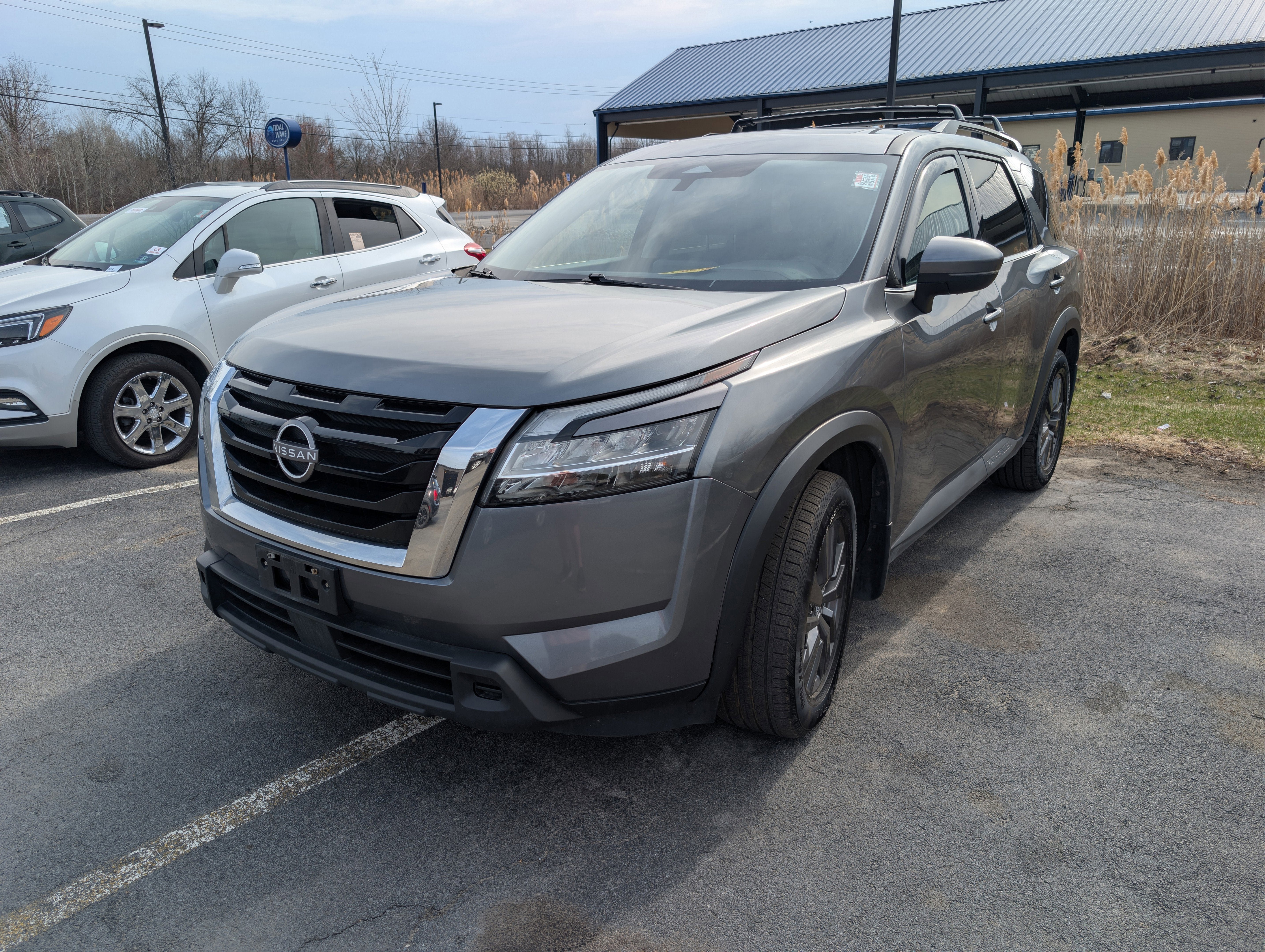 2022 Nissan Pathfinder SV
