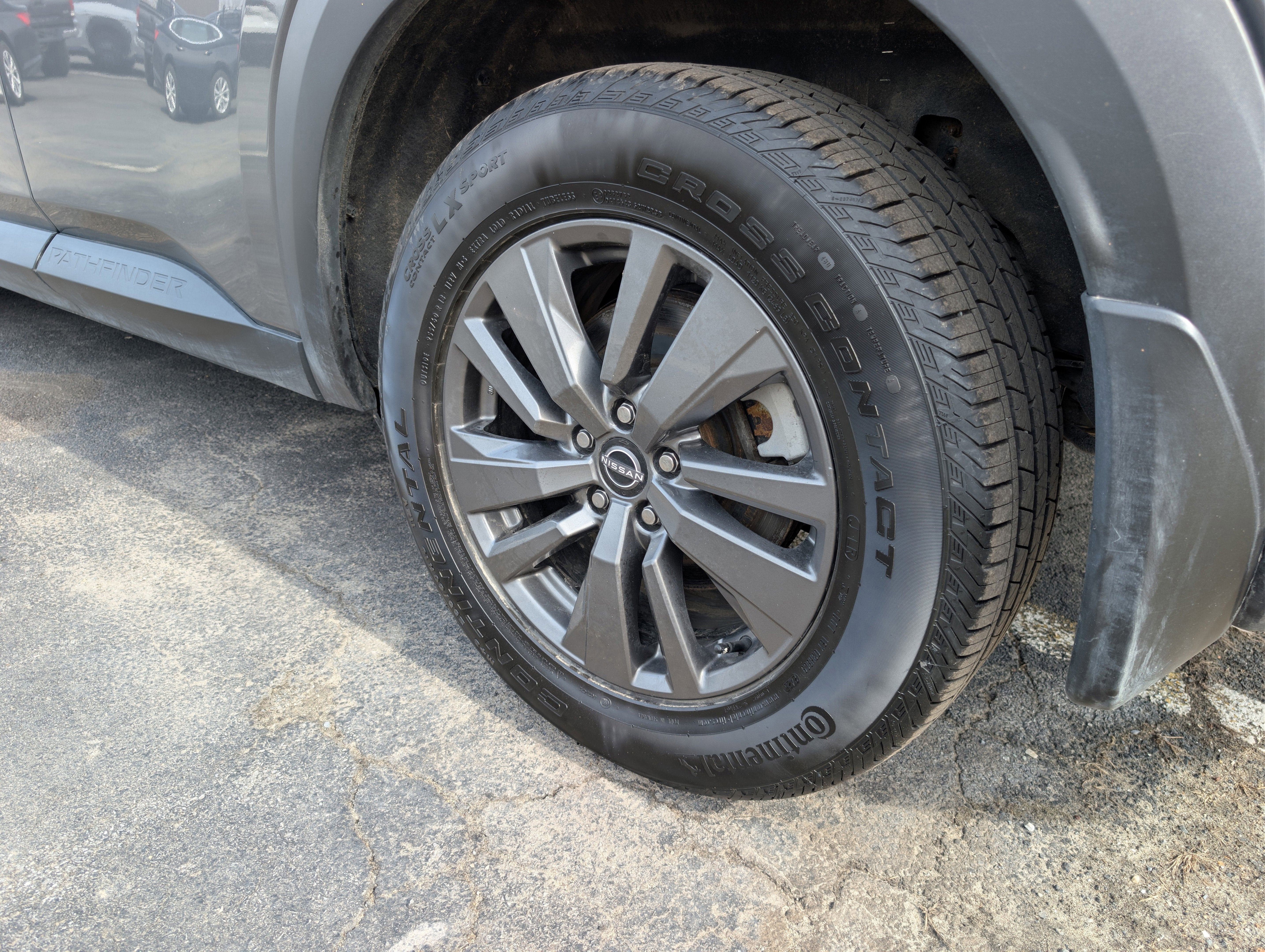 2022 Nissan Pathfinder SV