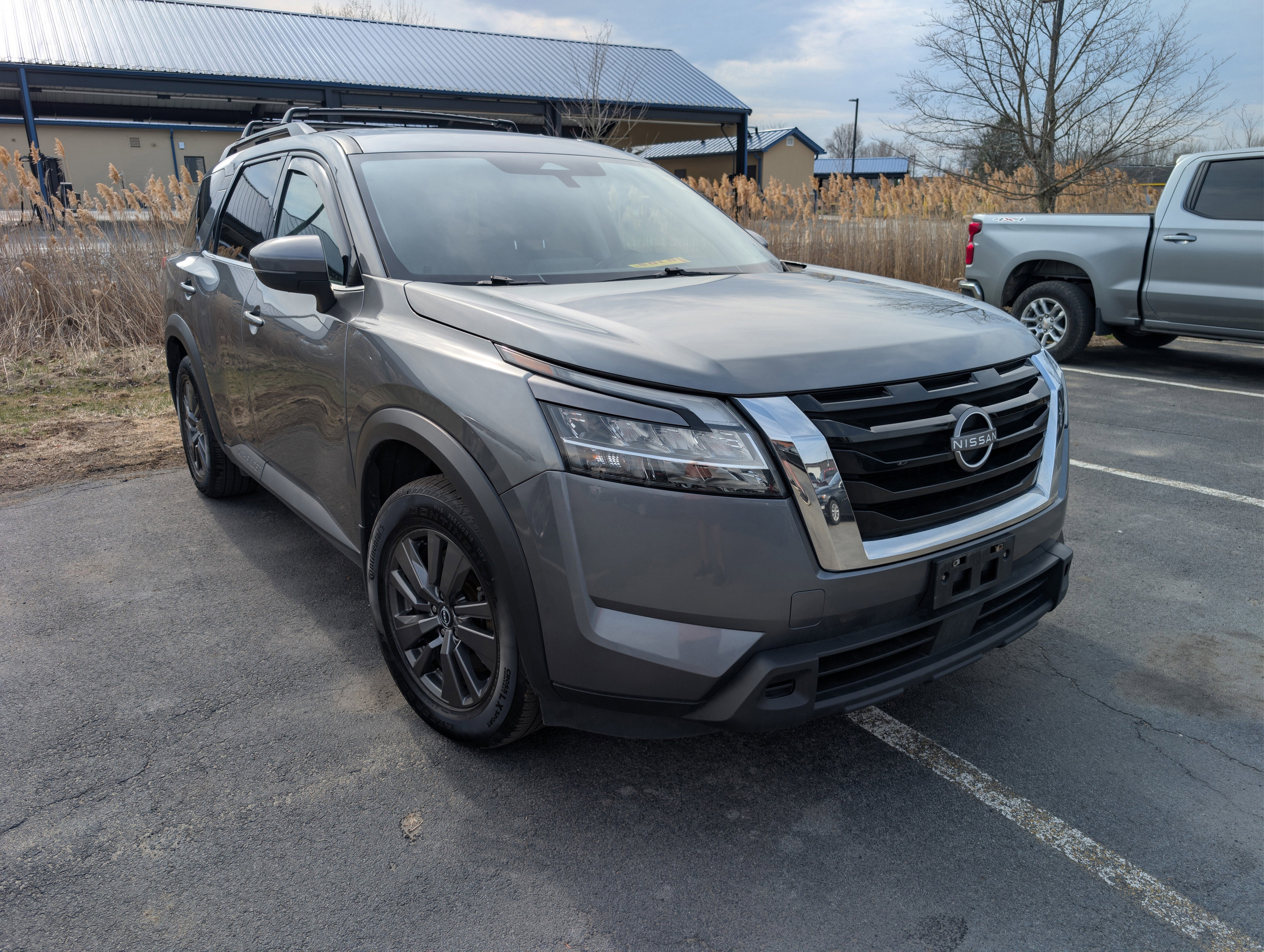 2022 Nissan Pathfinder SV