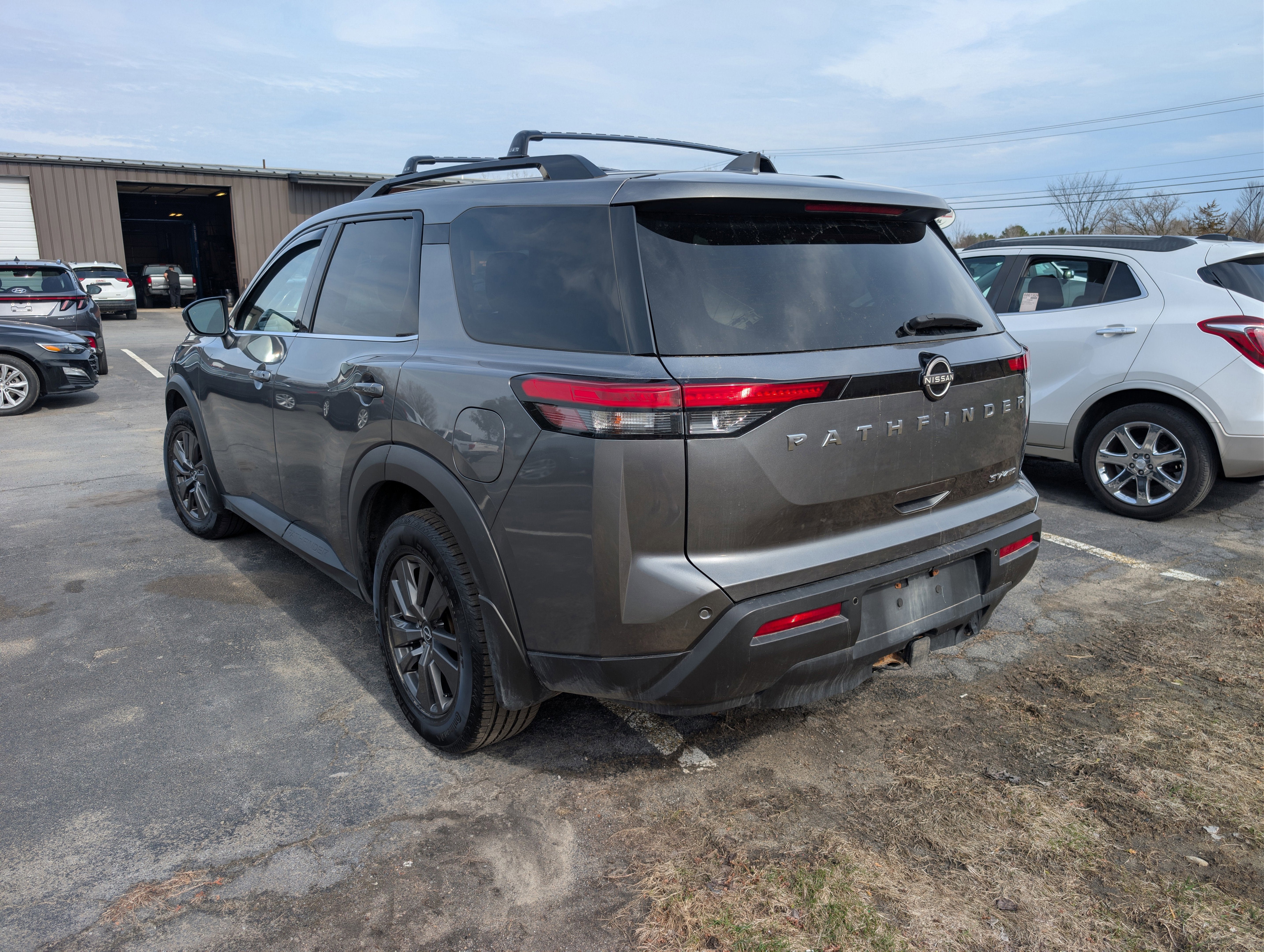 2022 Nissan Pathfinder SV