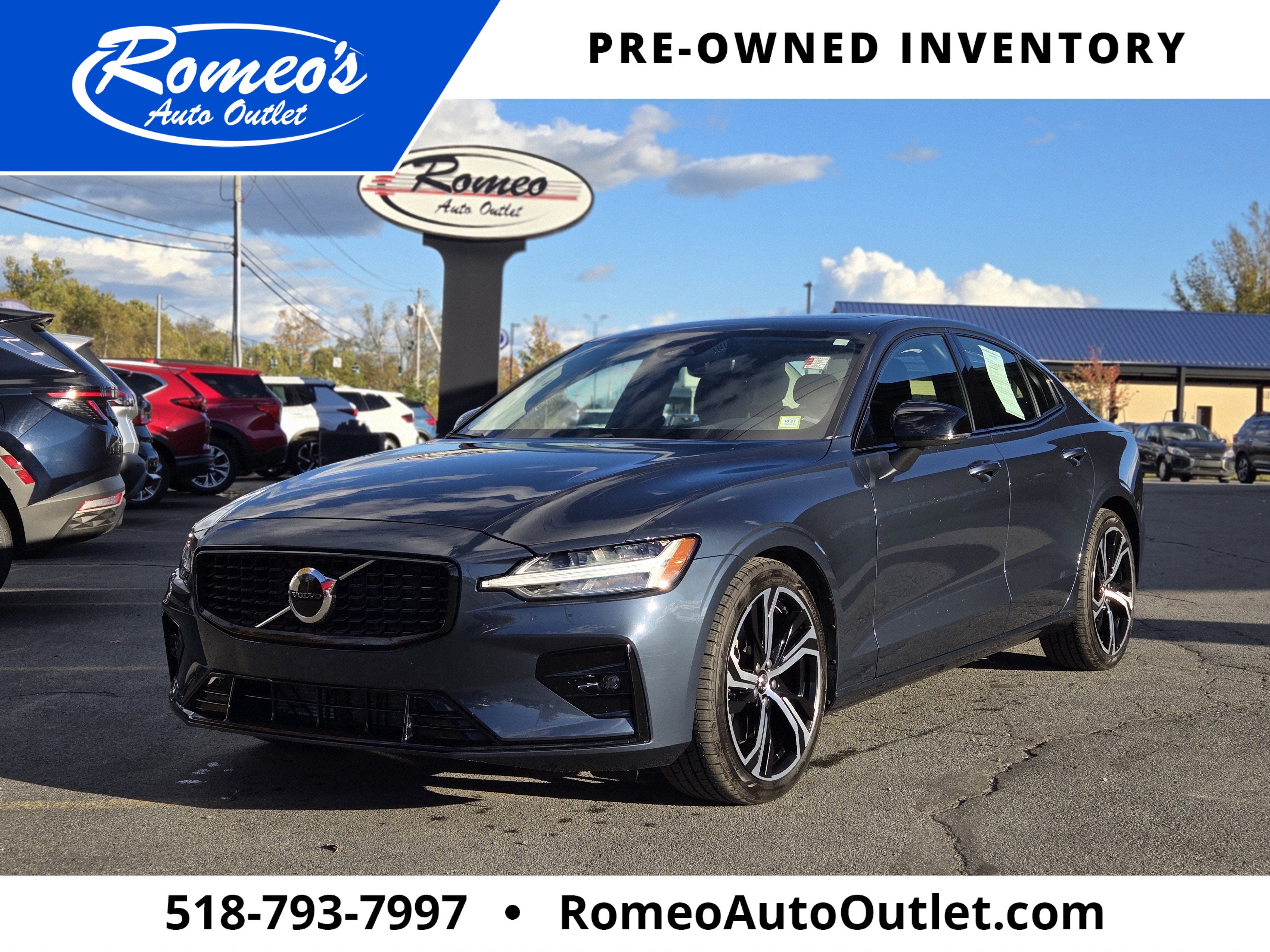 2024 Volvo S60 B5 Core Dark Theme