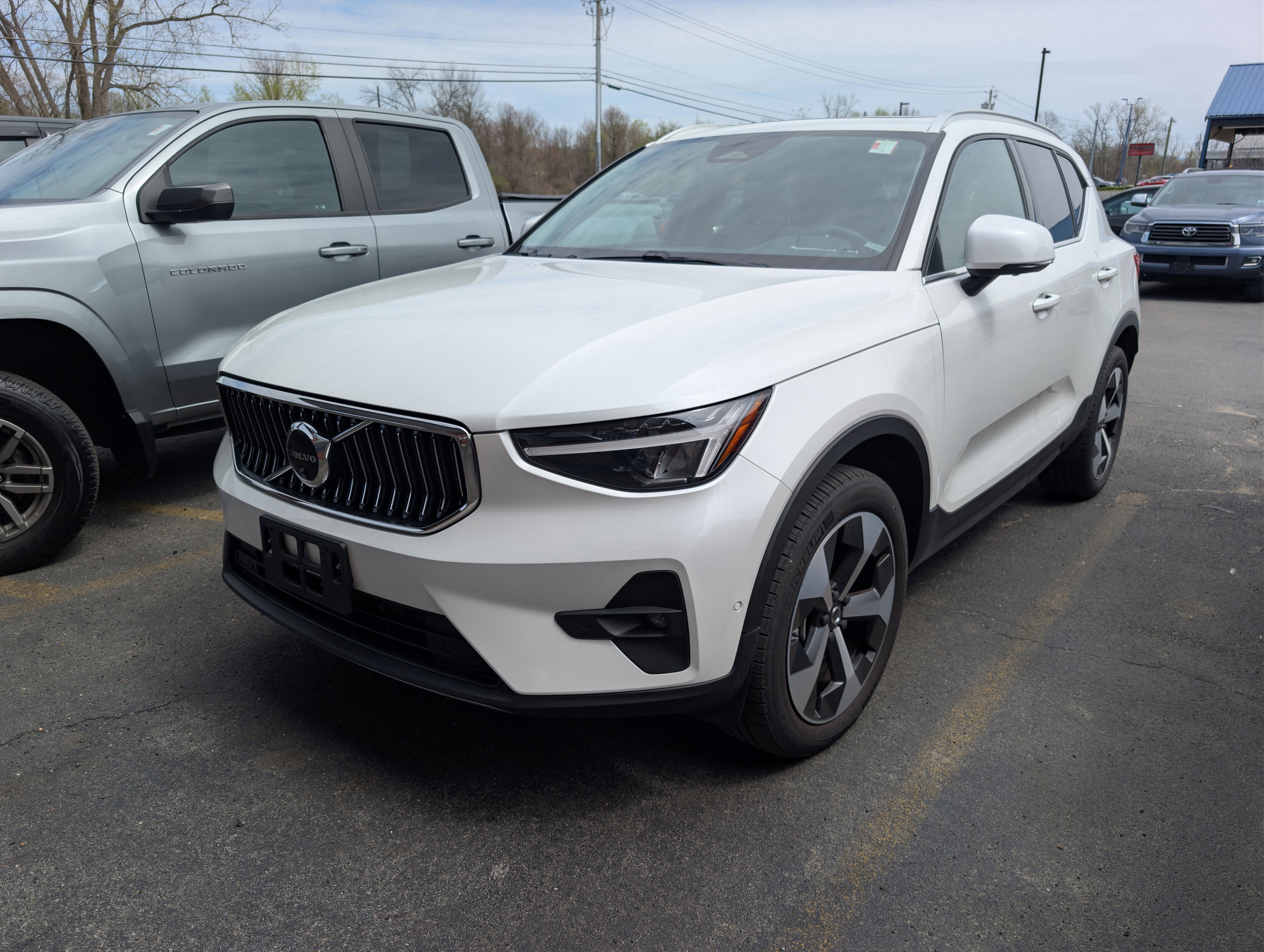 2024 Volvo XC40 B5 Plus Bright Theme